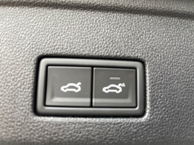 VW Touareg 3.0 TDI R-Line Tiptronic-image-27