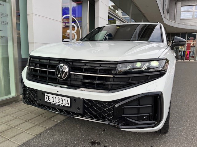 VW Touareg 3.0 TDI R-Line Tiptronic-image-2