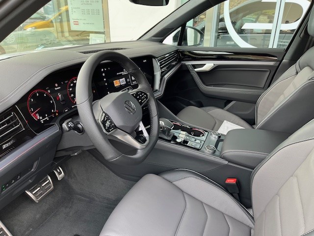 VW Touareg 3.0 TDI R-Line Tiptronic-image-7