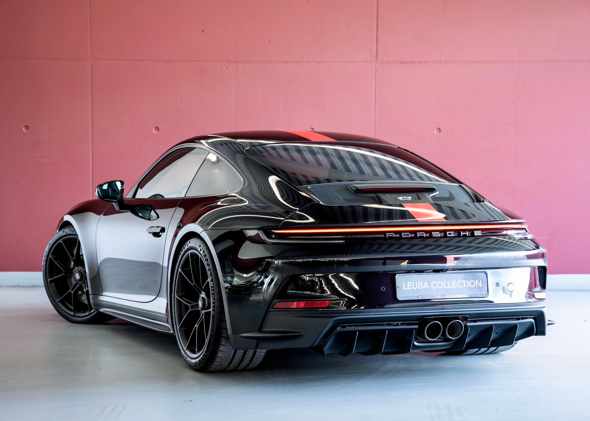 PORSCHE 911 GT3 Touring-showroom-element-1