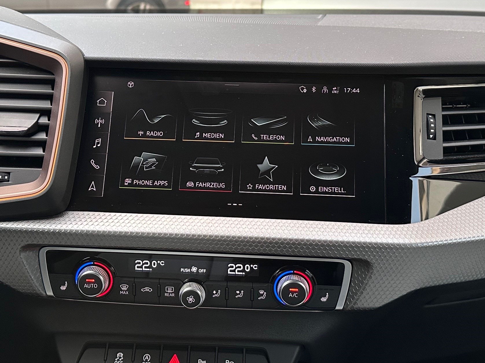 AUDI A1 allstreet 35 TFSI S-tronic-image-6