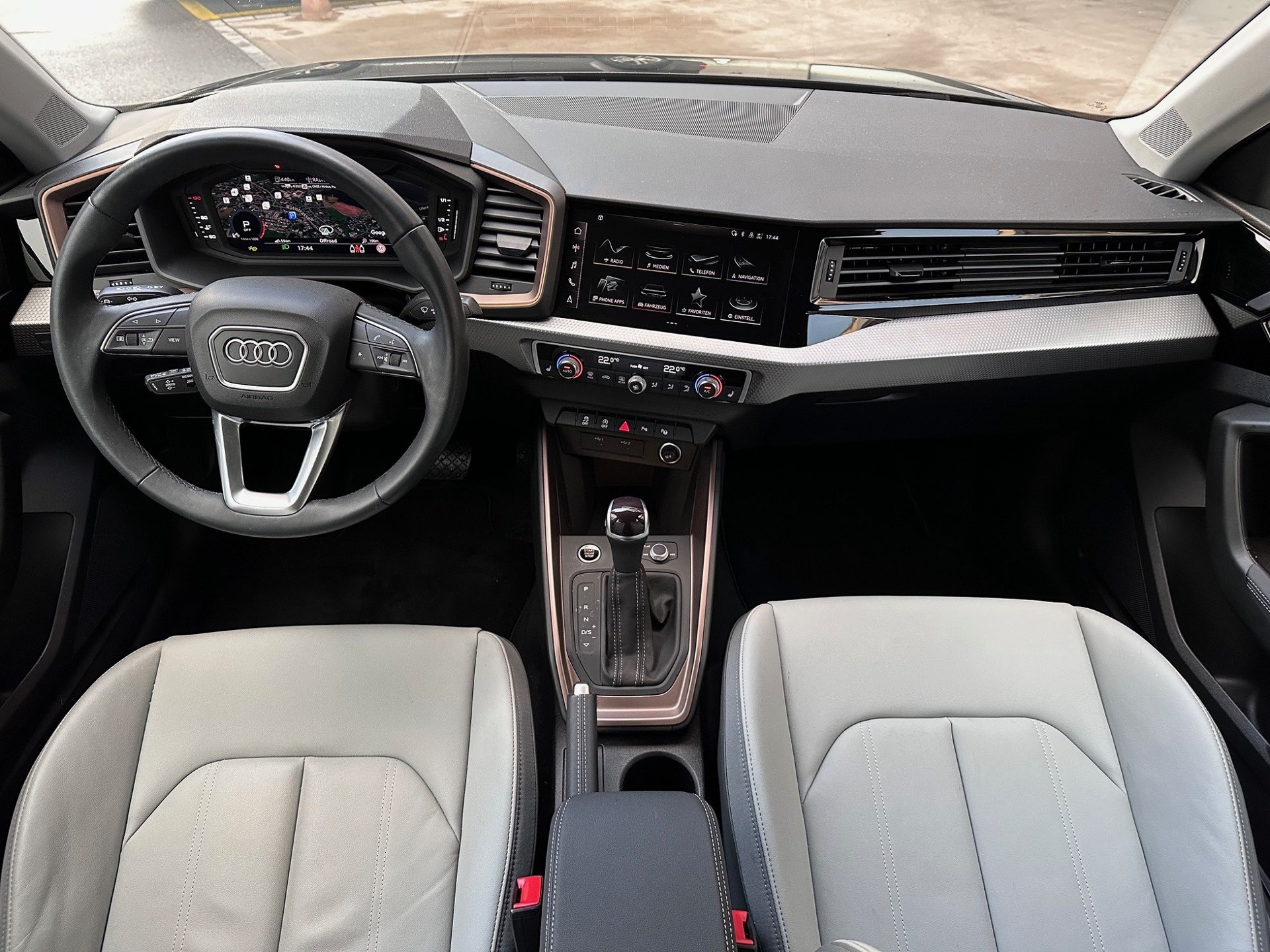 AUDI A1 allstreet 35 TFSI S-tronic-image-8