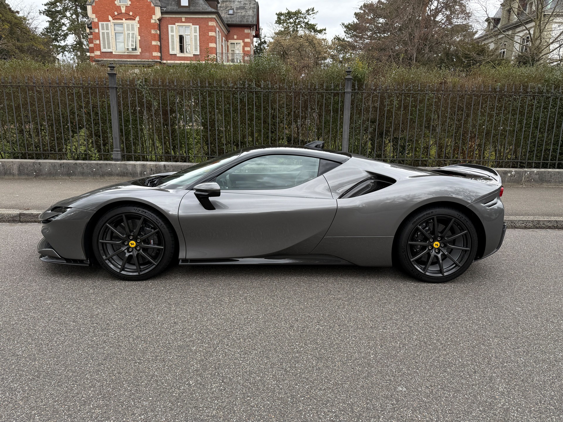 FERRARI SF90 Stradale "Assetto Fiorano"-showroom-element-2