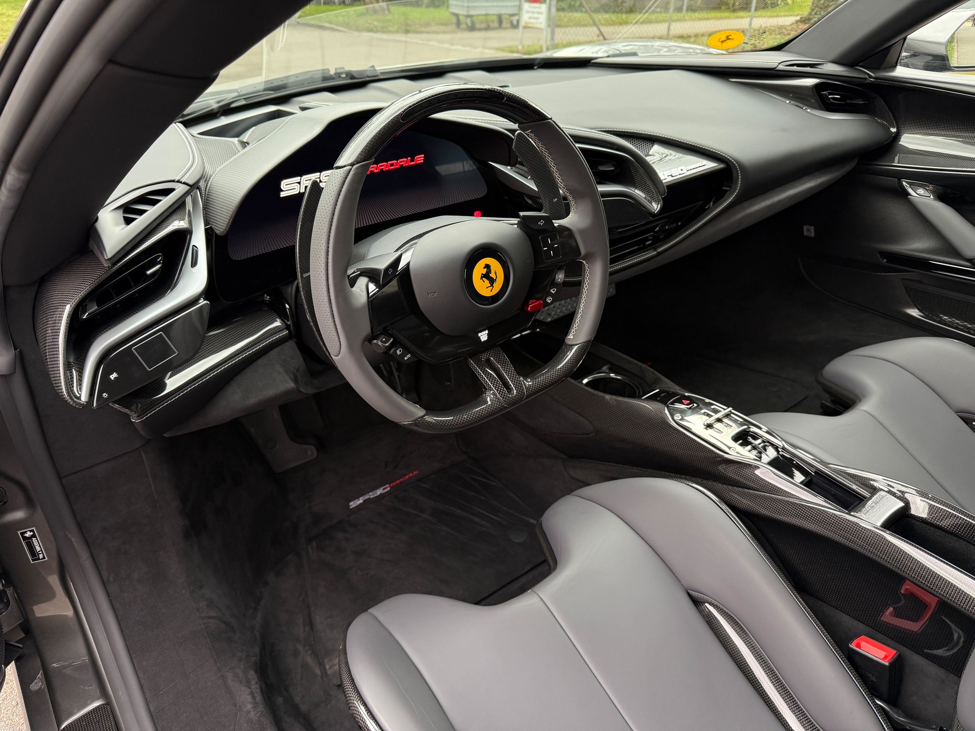 FERRARI SF90 Stradale "Assetto Fiorano"-showroom-element-3