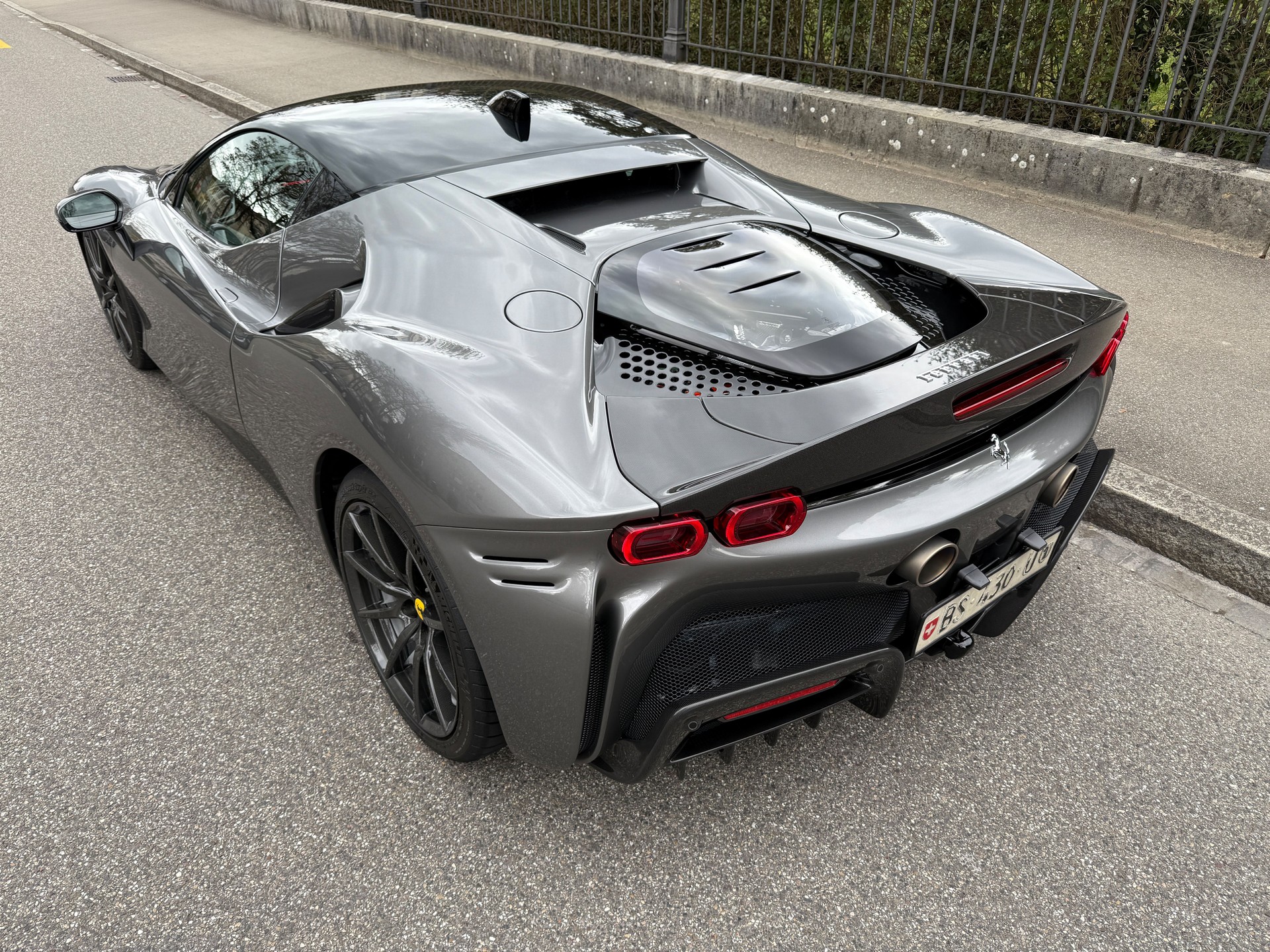 FERRARI SF90 Stradale "Assetto Fiorano"-showroom-element-1
