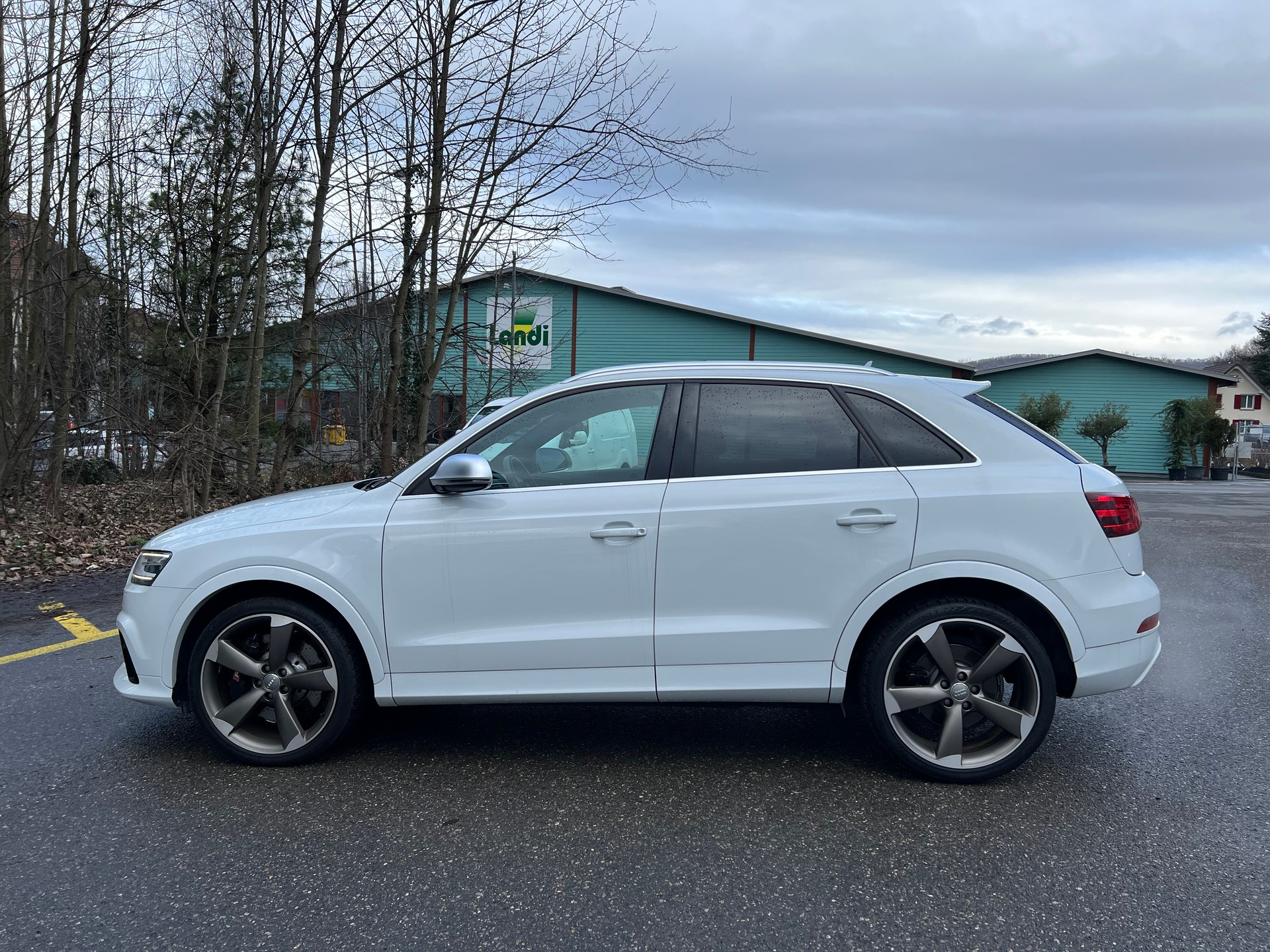 AUDI RS Q3 2.5 TFSI quattro S-tronic-showroom-element-1