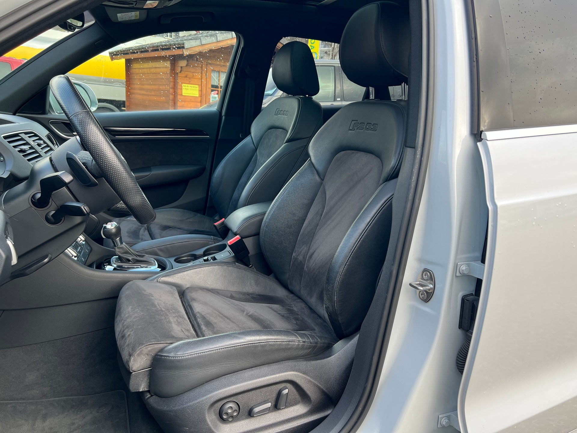 AUDI RS Q3 2.5 TFSI quattro S-tronic-showroom-element-3