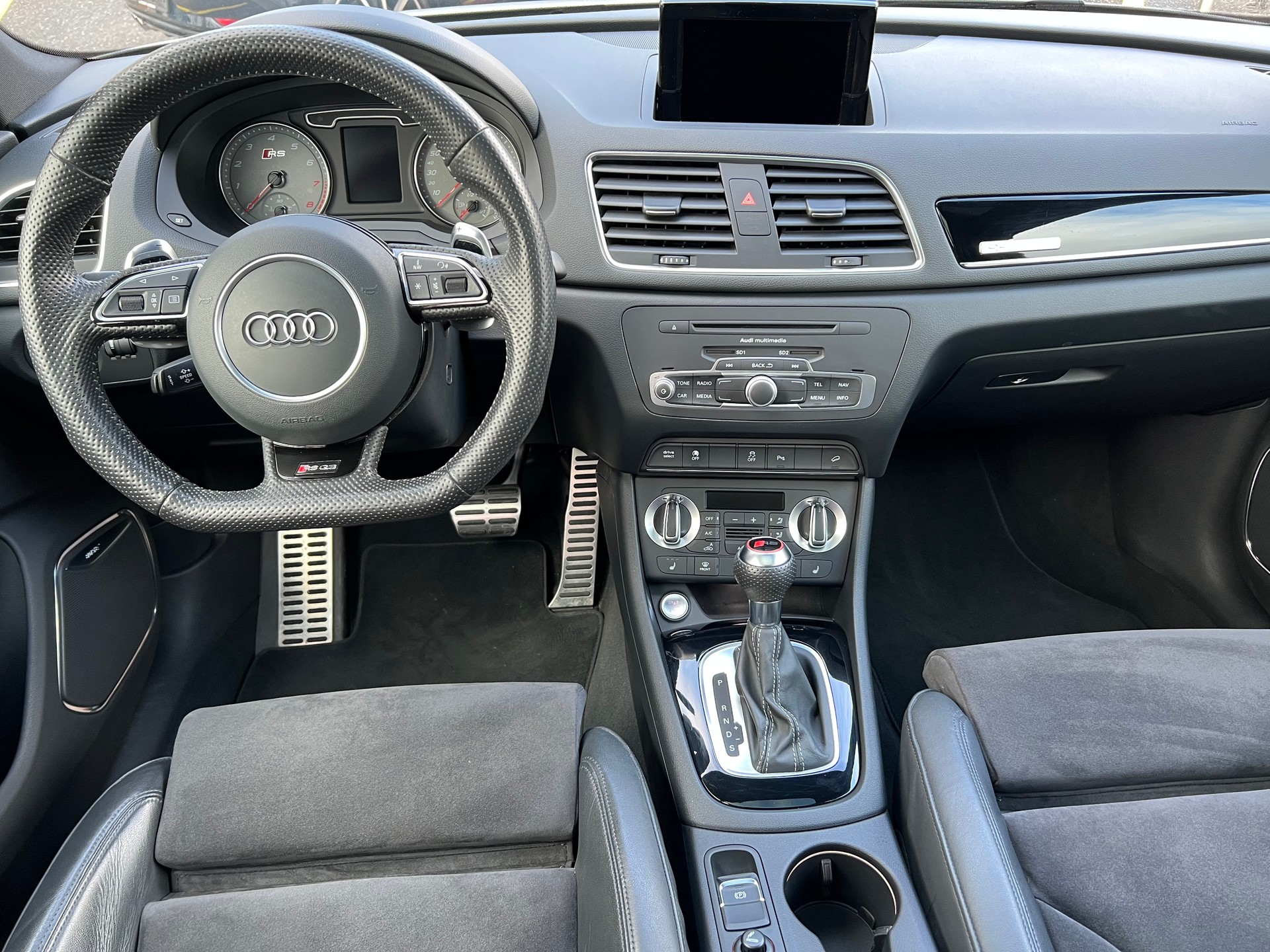 AUDI RS Q3 2.5 TFSI quattro S-tronic-image-4