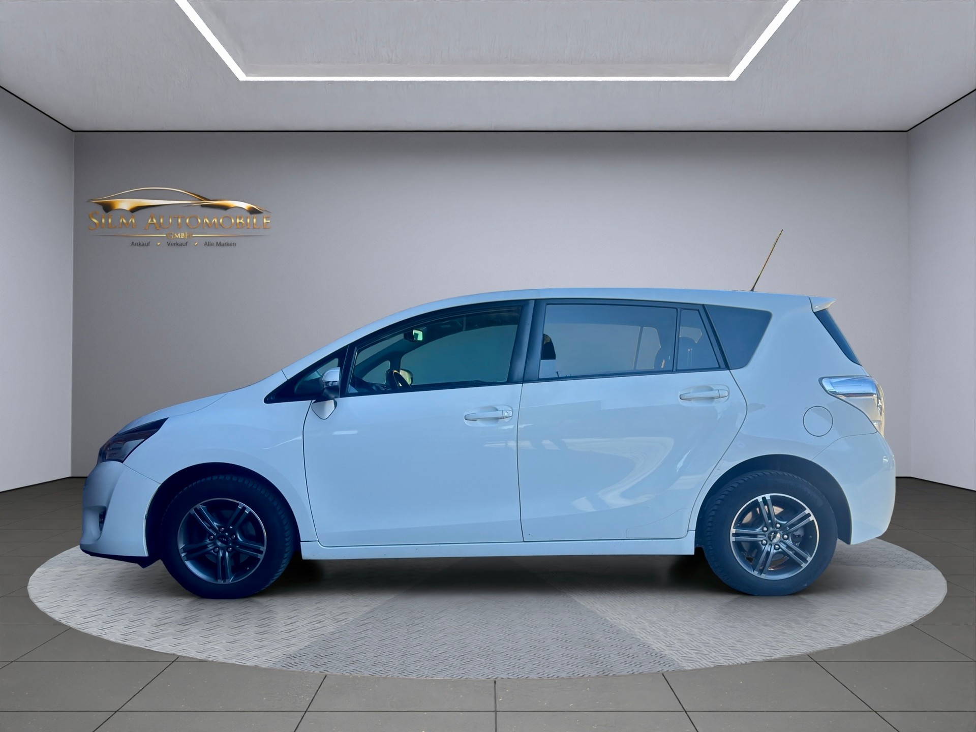 TOYOTA Verso 1.8 Limited Edition-showroom-element-3