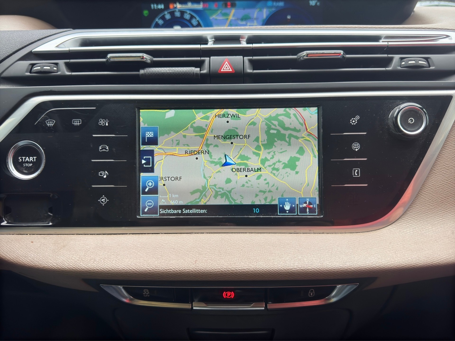 CITROEN Grand C4 Picasso 1.6 e-HDi Exclusive-image-17