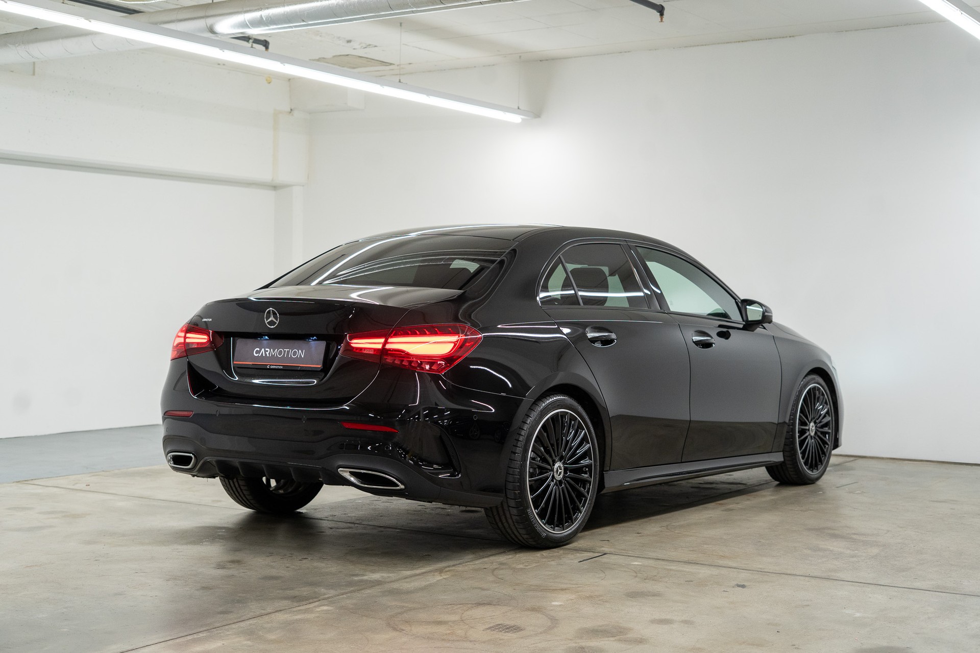 MERCEDES-BENZ A 250 AMG Line 4m Limousine *FACELIFT*-showroom-element-3
