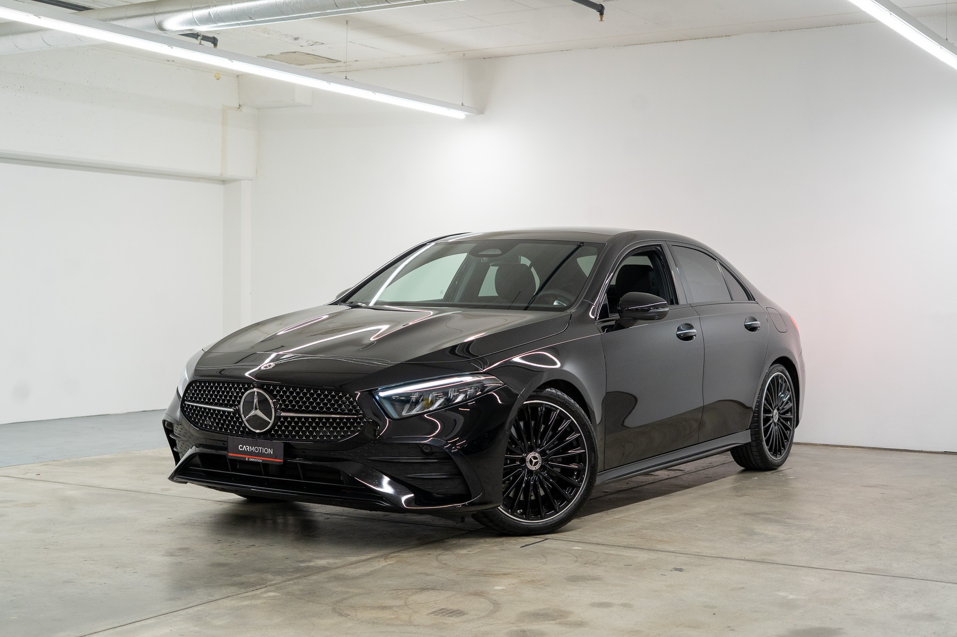 MERCEDES-BENZ A 250 AMG Line 4m Limousine *FACELIFT*