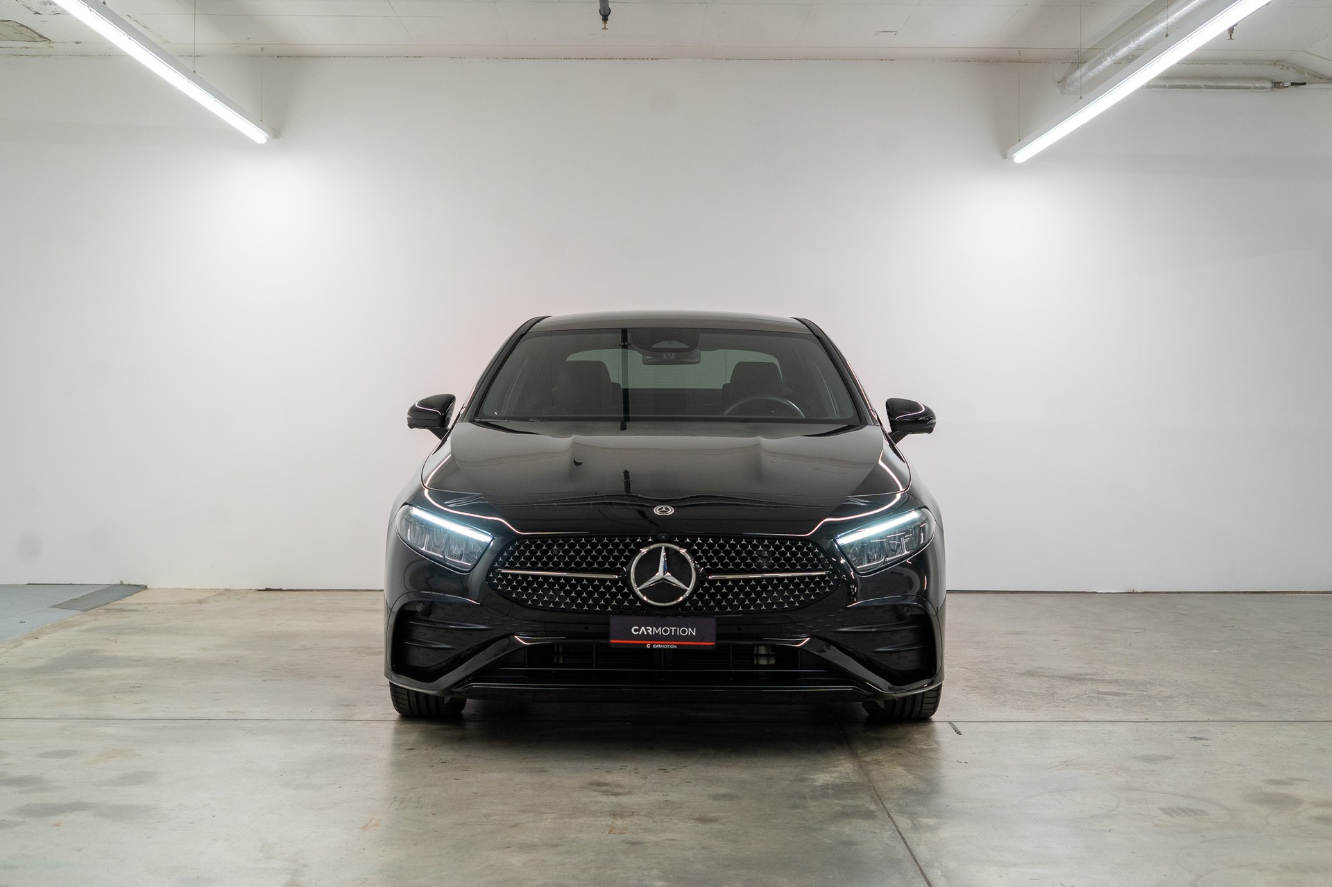 MERCEDES-BENZ A 250 AMG Line 4m Limousine *FACELIFT*-showroom-element-1