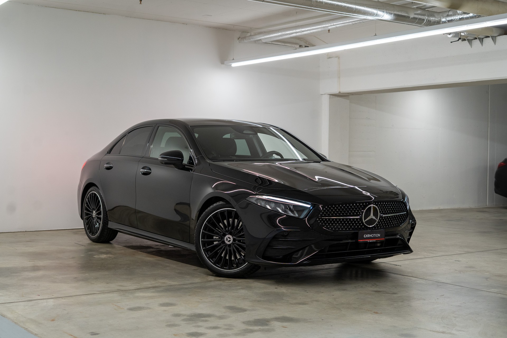 MERCEDES-BENZ A 250 AMG Line 4m Limousine *FACELIFT*-showroom-element-2