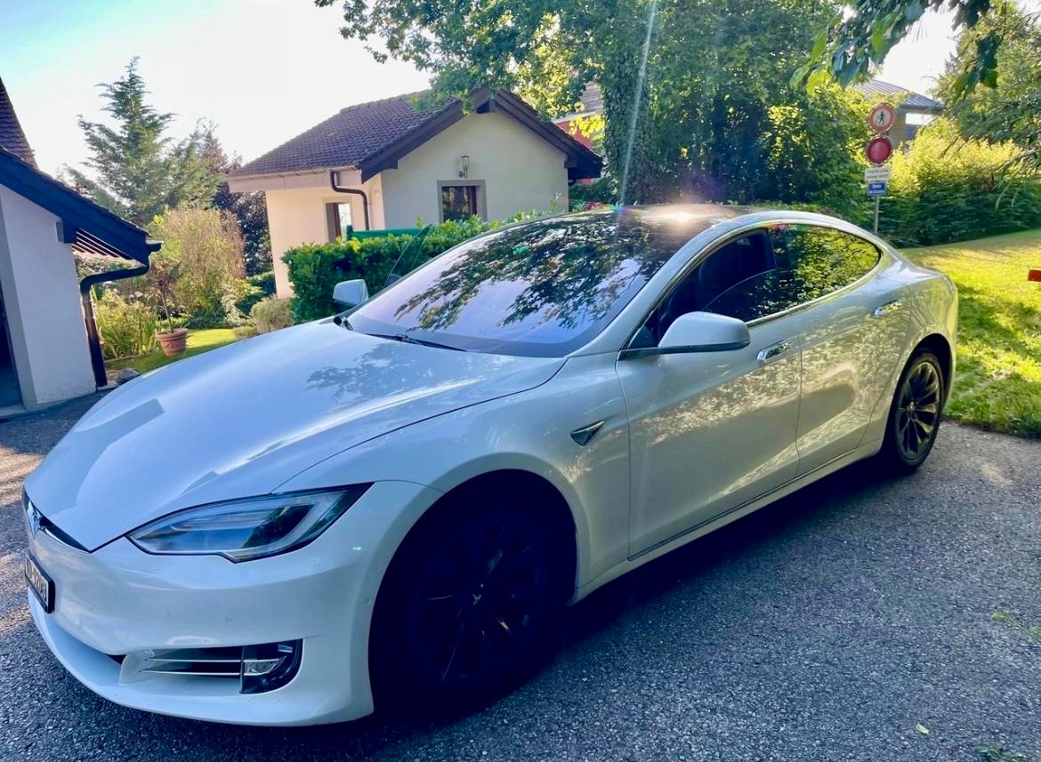 TESLA Model S 75 D