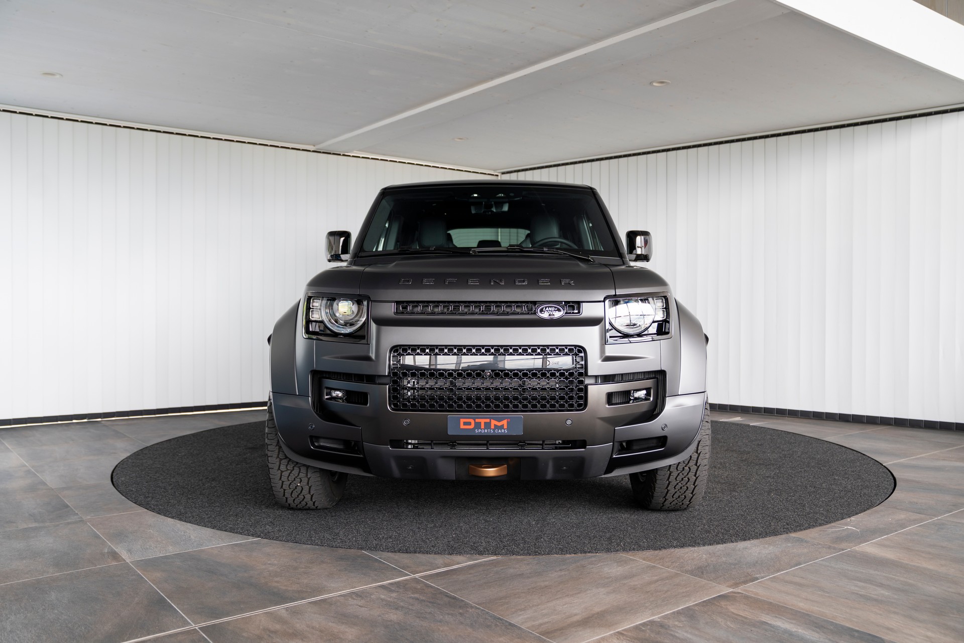 LAND ROVER Defender 110 635 V8 4.4 Octa Edition One AT8-showroom-element-1
