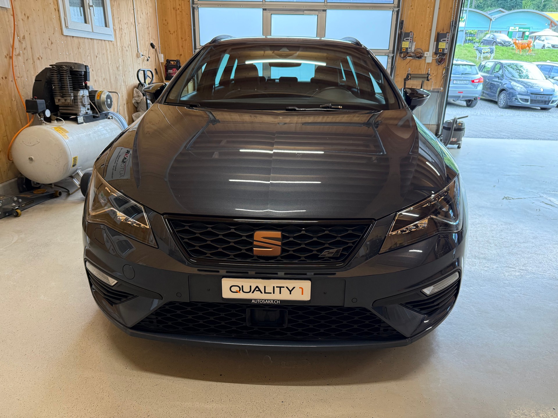 SEAT Leon ST 2.0 TSI Cupra 300 4 Drive DSG-showroom-element-1