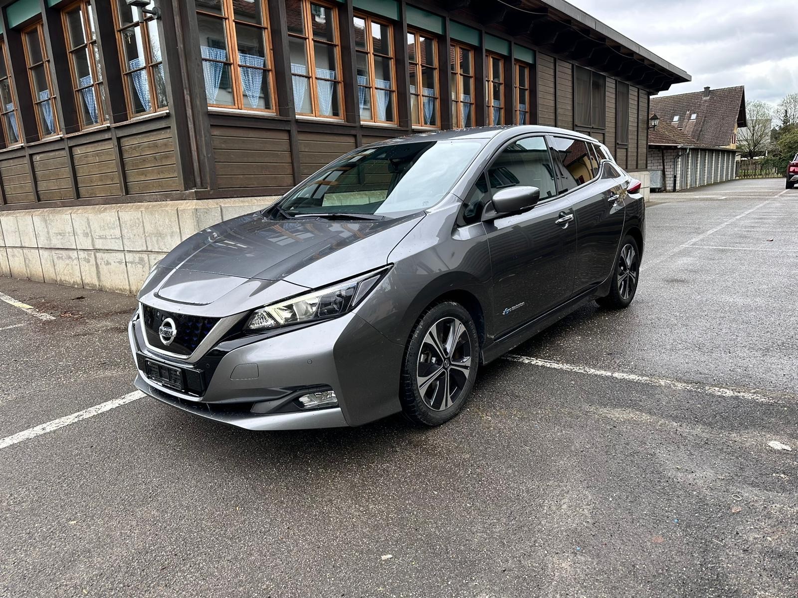 NISSAN Leaf N-Connecta (incl. battery)-showroom-element-1