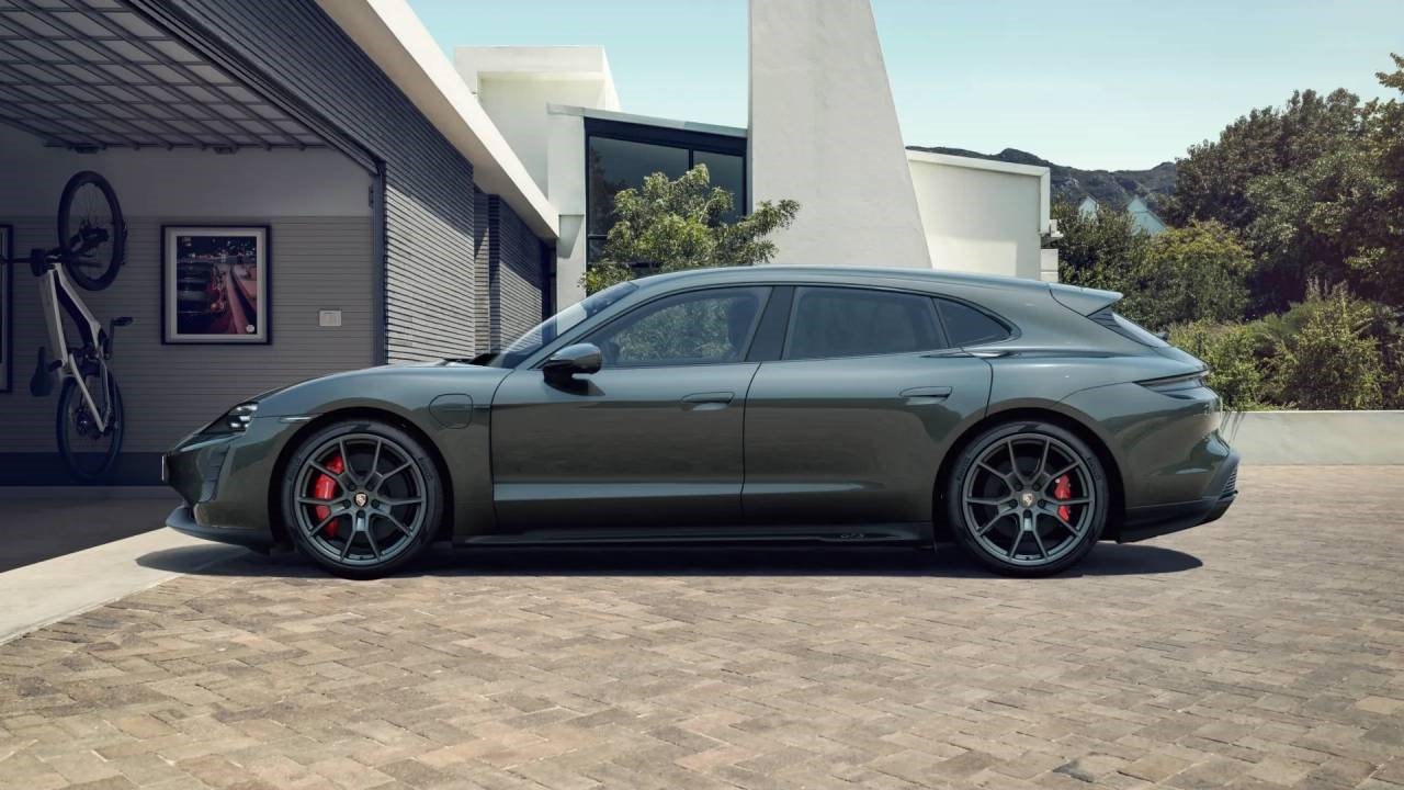PORSCHE TAYCAN GTS Sport Turismo-showroom-element-1