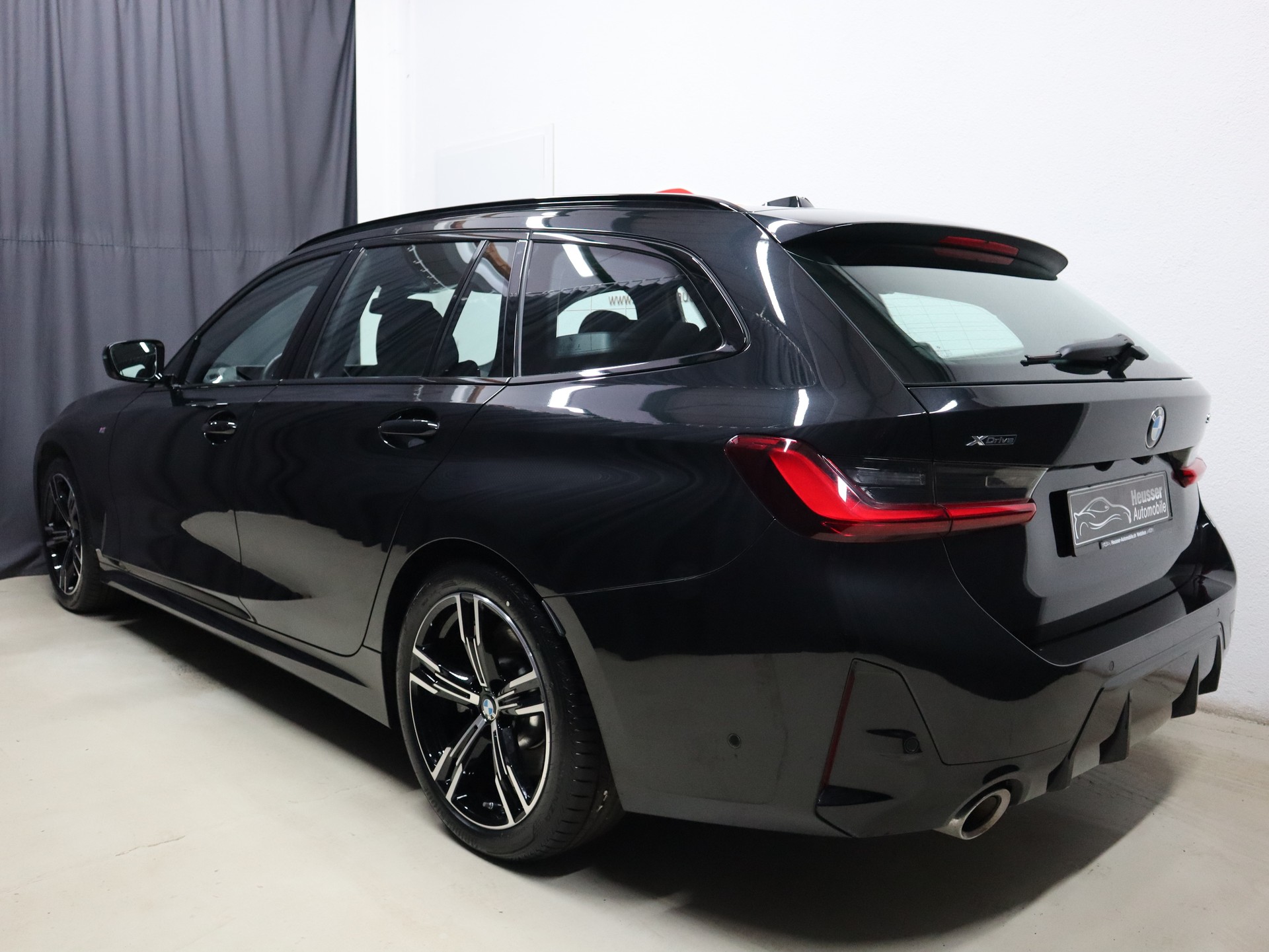 BMW 330i Touring xDrive Steptronic M Sport - Live Cockpit - Navi - Kamera - AHK - 245 PS-showroom-element-3