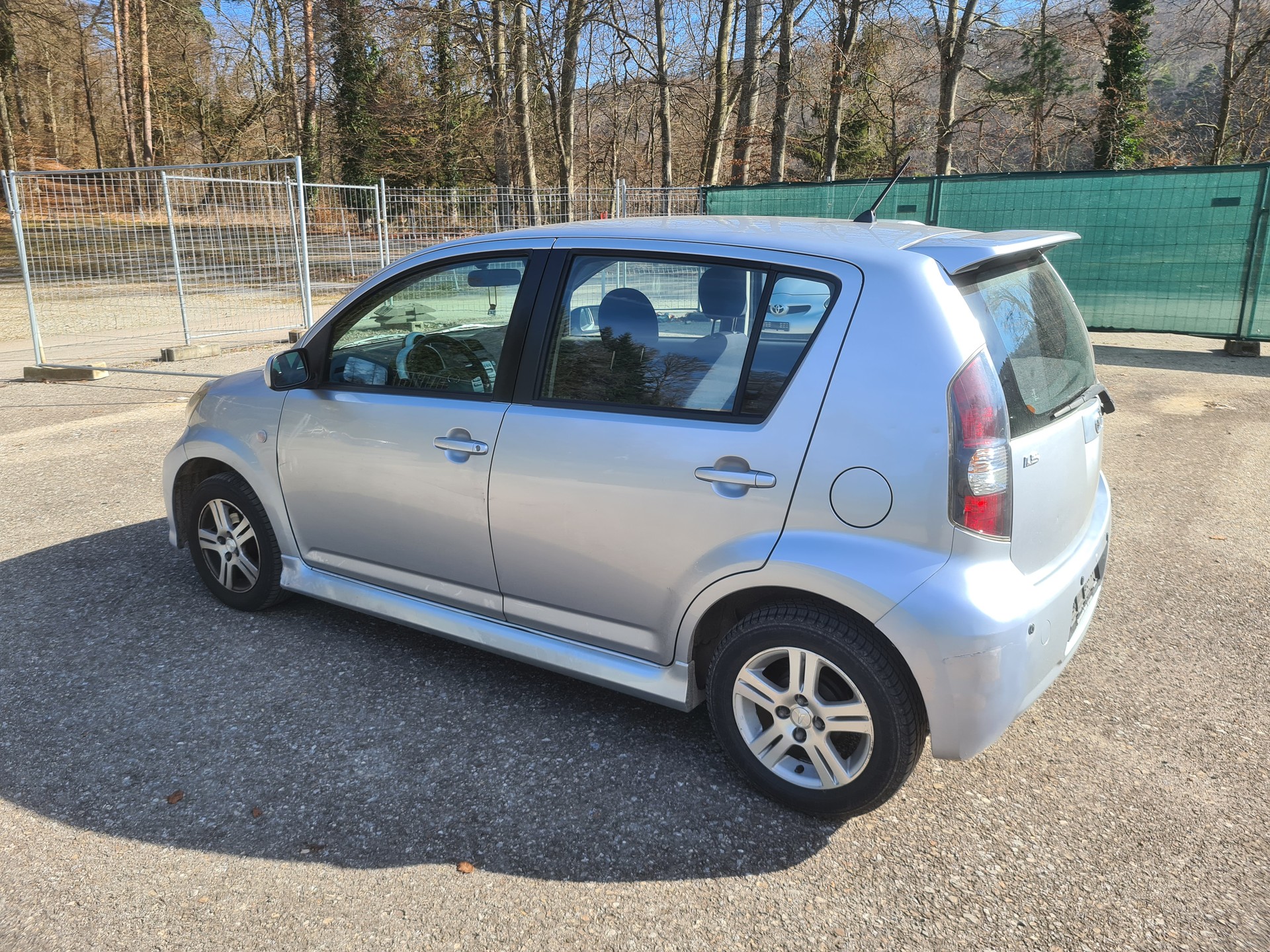 DAIHATSU Sirion 1.3 S-showroom-element-3