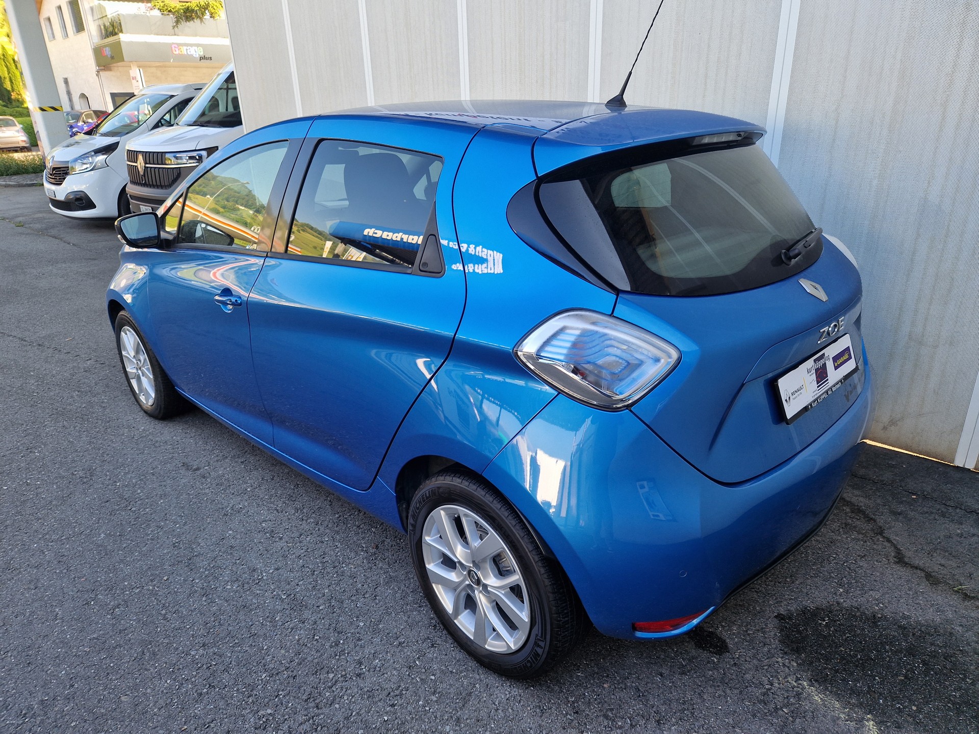 RENAULT Zoe R110 Limited-showroom-element-2