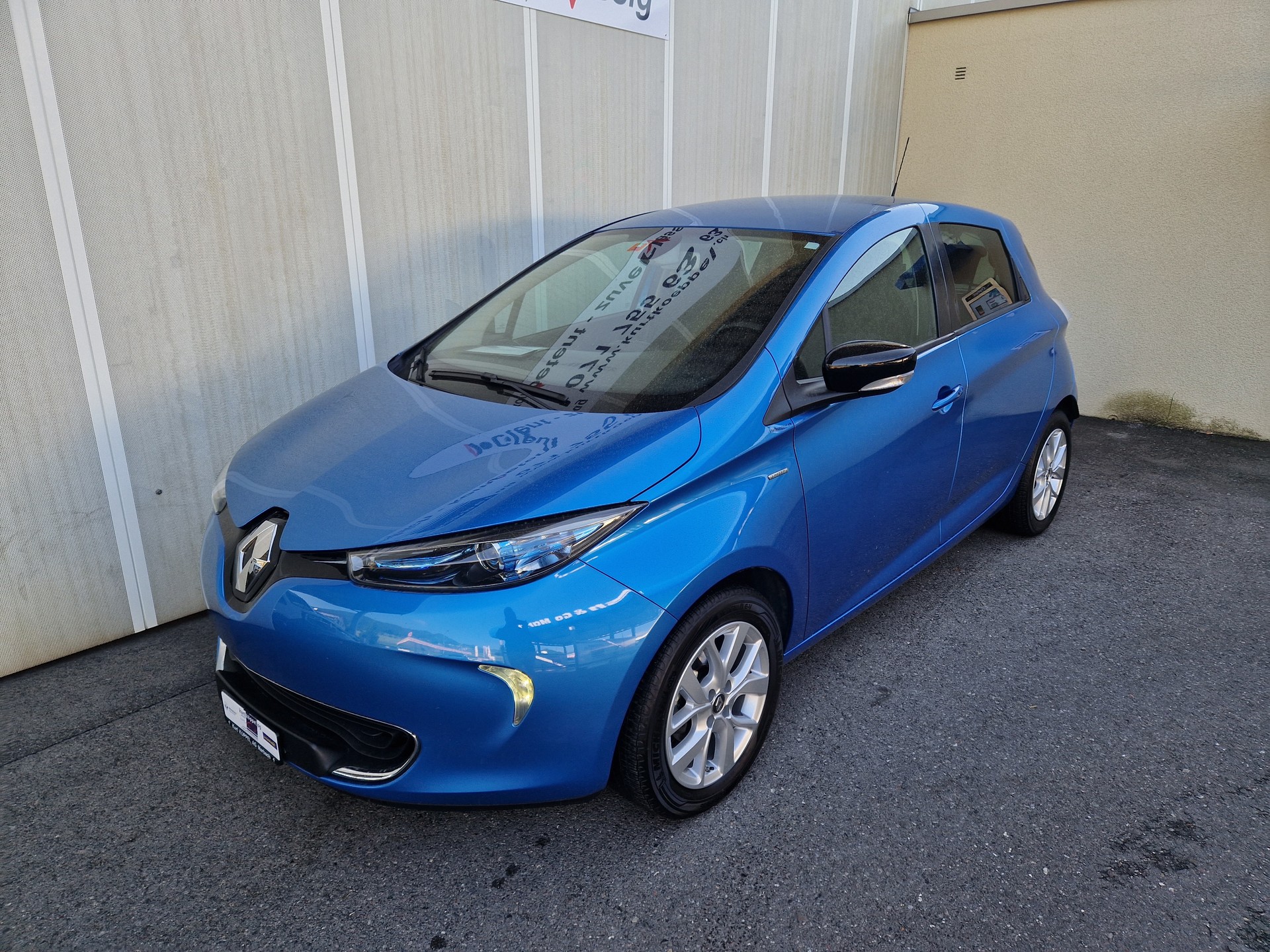 RENAULT Zoe R110 Limited-showroom-element-1
