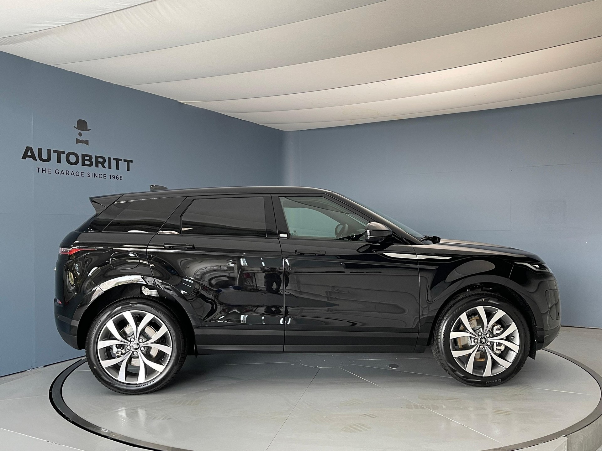 LAND ROVER Range Rover Evoque 1.5 T 300e SE-showroom-element-2