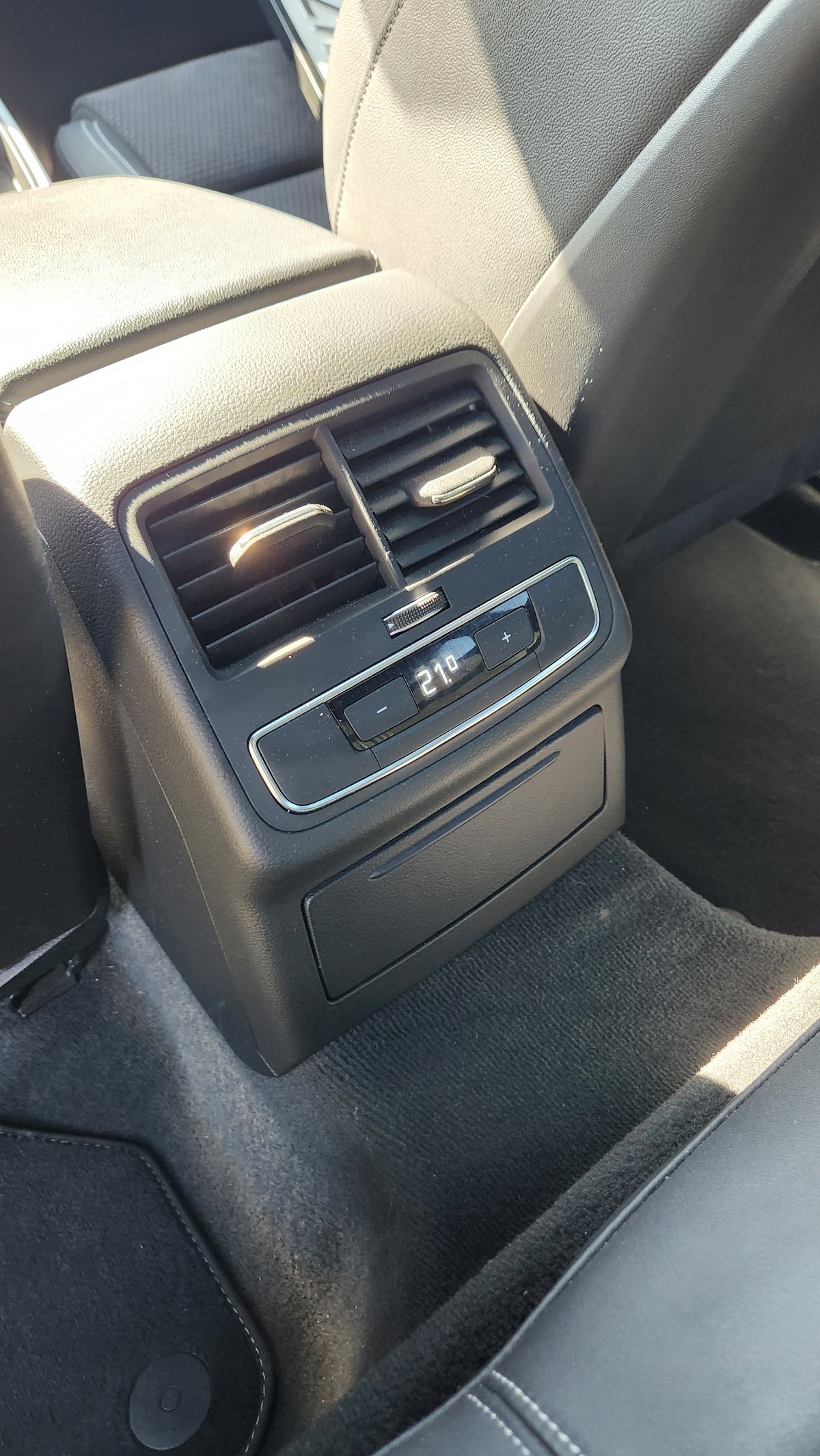 AUDI S4 Avant 3.0 TFSI quattro tiptronic-image-11