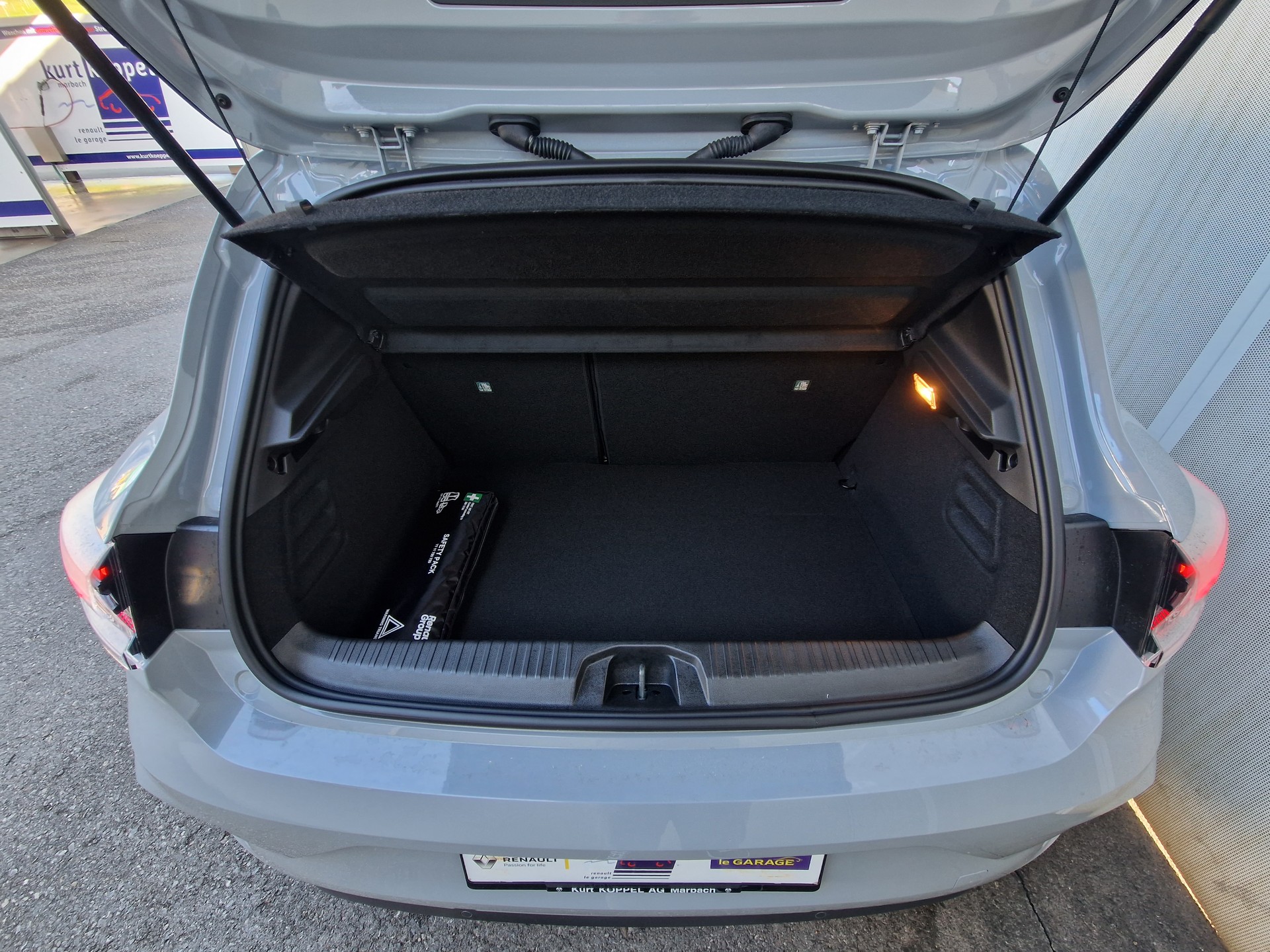 RENAULT Clio 1.6 E-Tech esprit Alpine-showroom-element-3