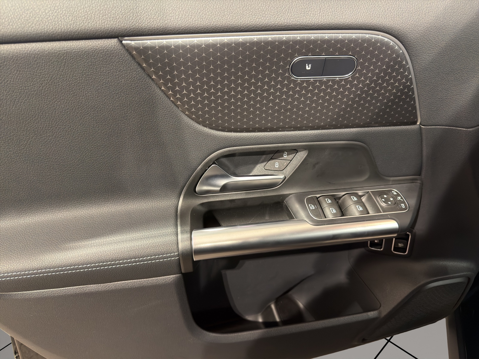 Image MERCEDES-BENZ GLA-250 GLA 250 e EQ Star 8G-DCT