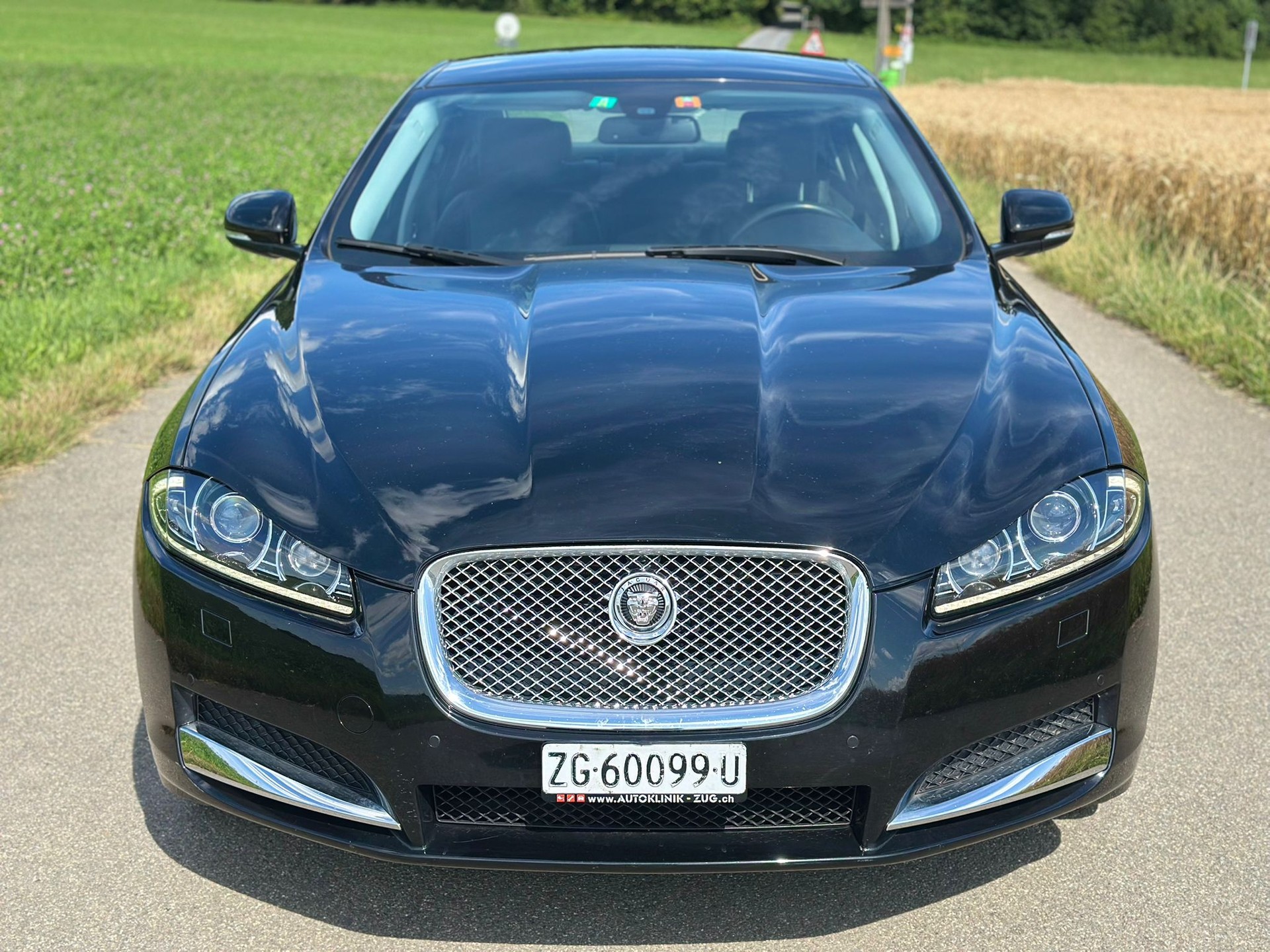 JAGUAR XF 3.0 V6 S/C Premium Luxury 4x4-showroom-element-2