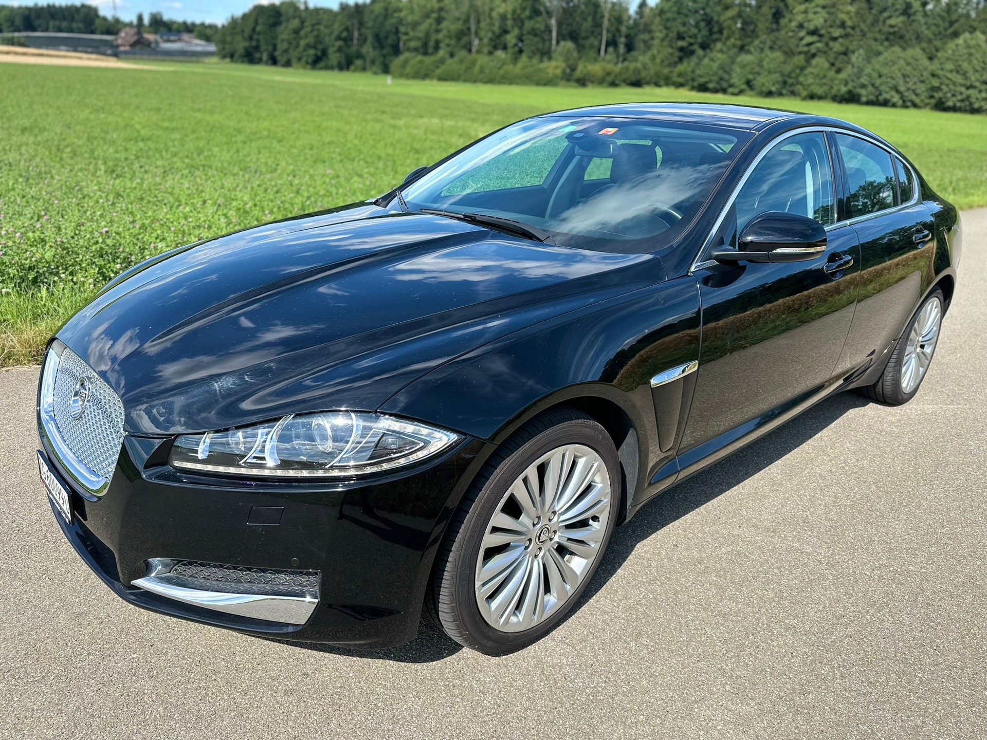 JAGUAR XF 3.0 V6 S/C Premium Luxury 4x4-showroom-element-1