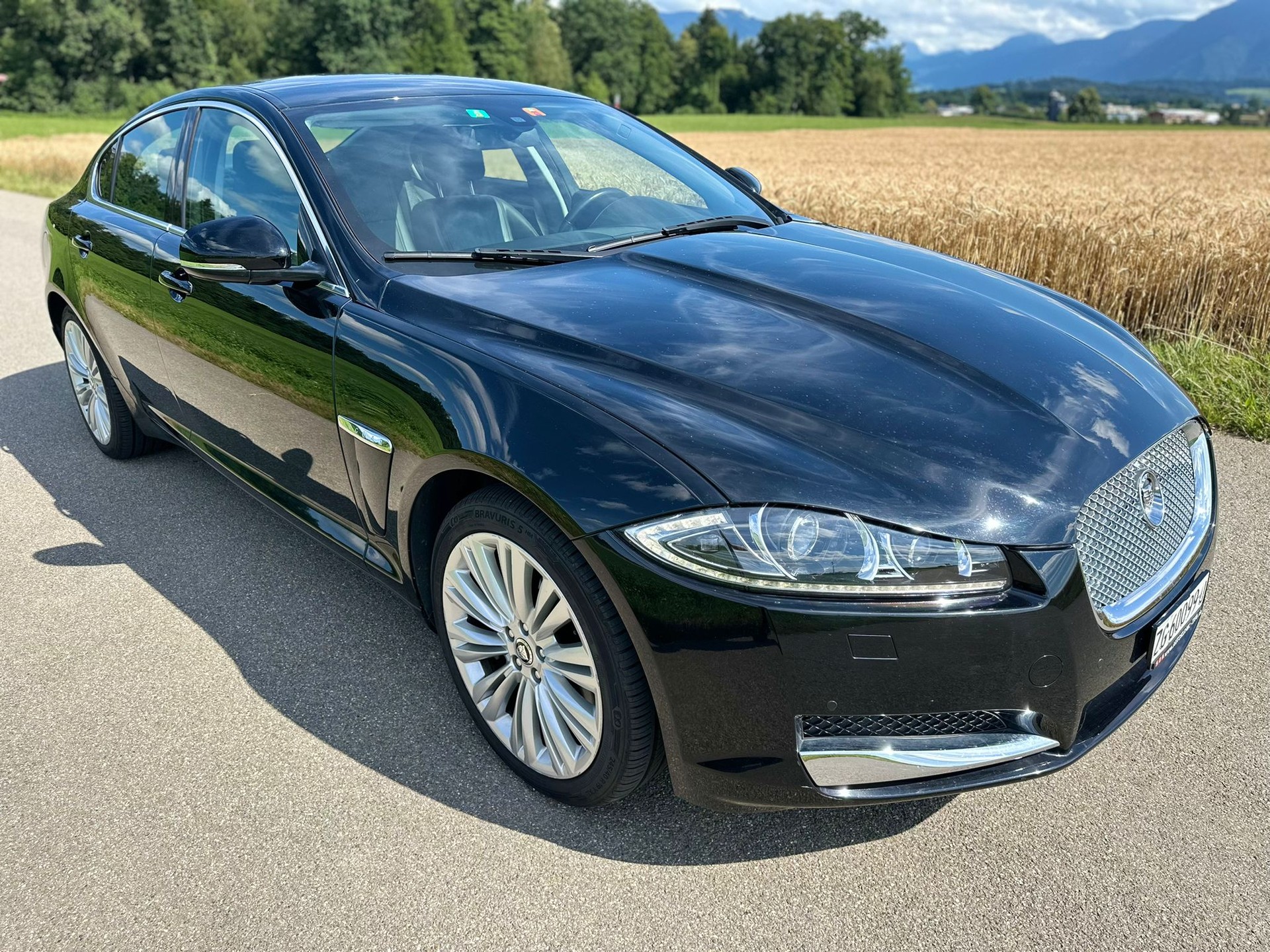 JAGUAR XF 3.0 V6 S/C Premium Luxury 4x4-showroom-element-3