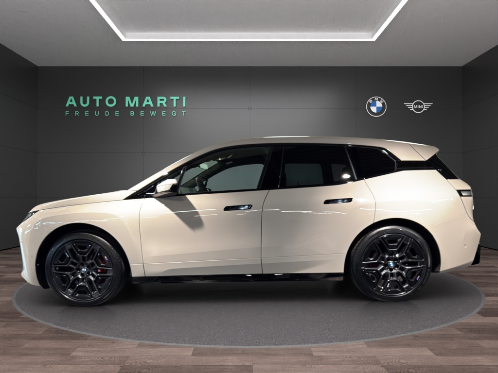 BMW iX xDrive45 M Sport Pro-showroom-element-1