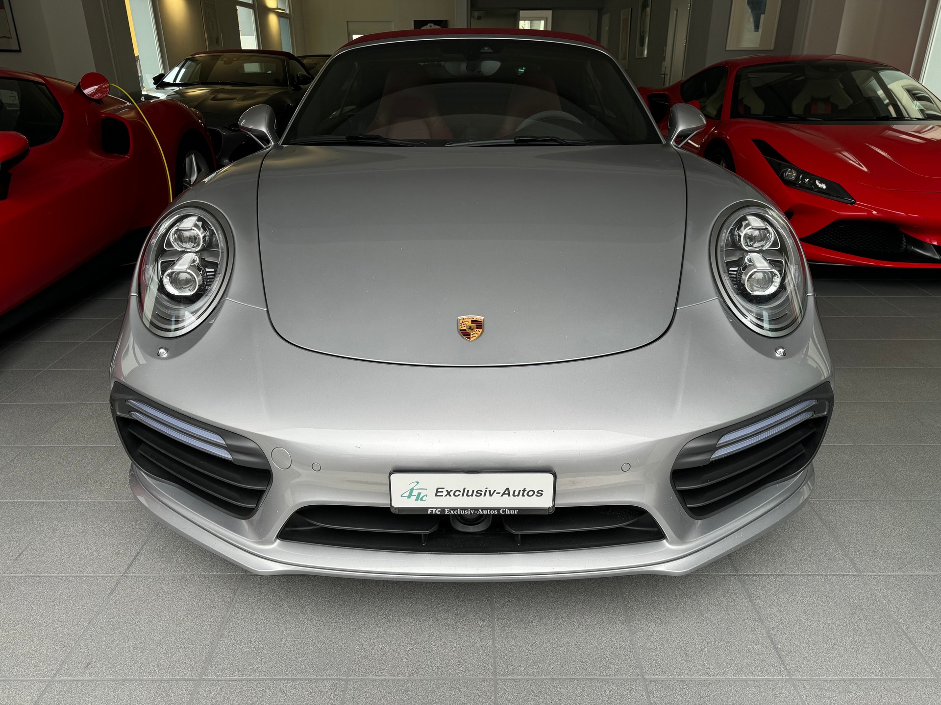 PORSCHE 911 Turbo S Cabrio PDK-image-1