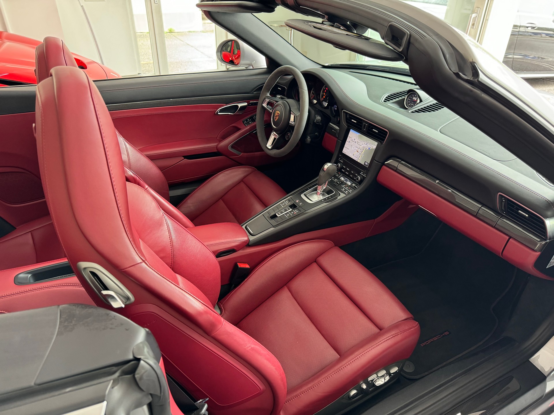 PORSCHE 911 Turbo S Cabrio PDK-image-11