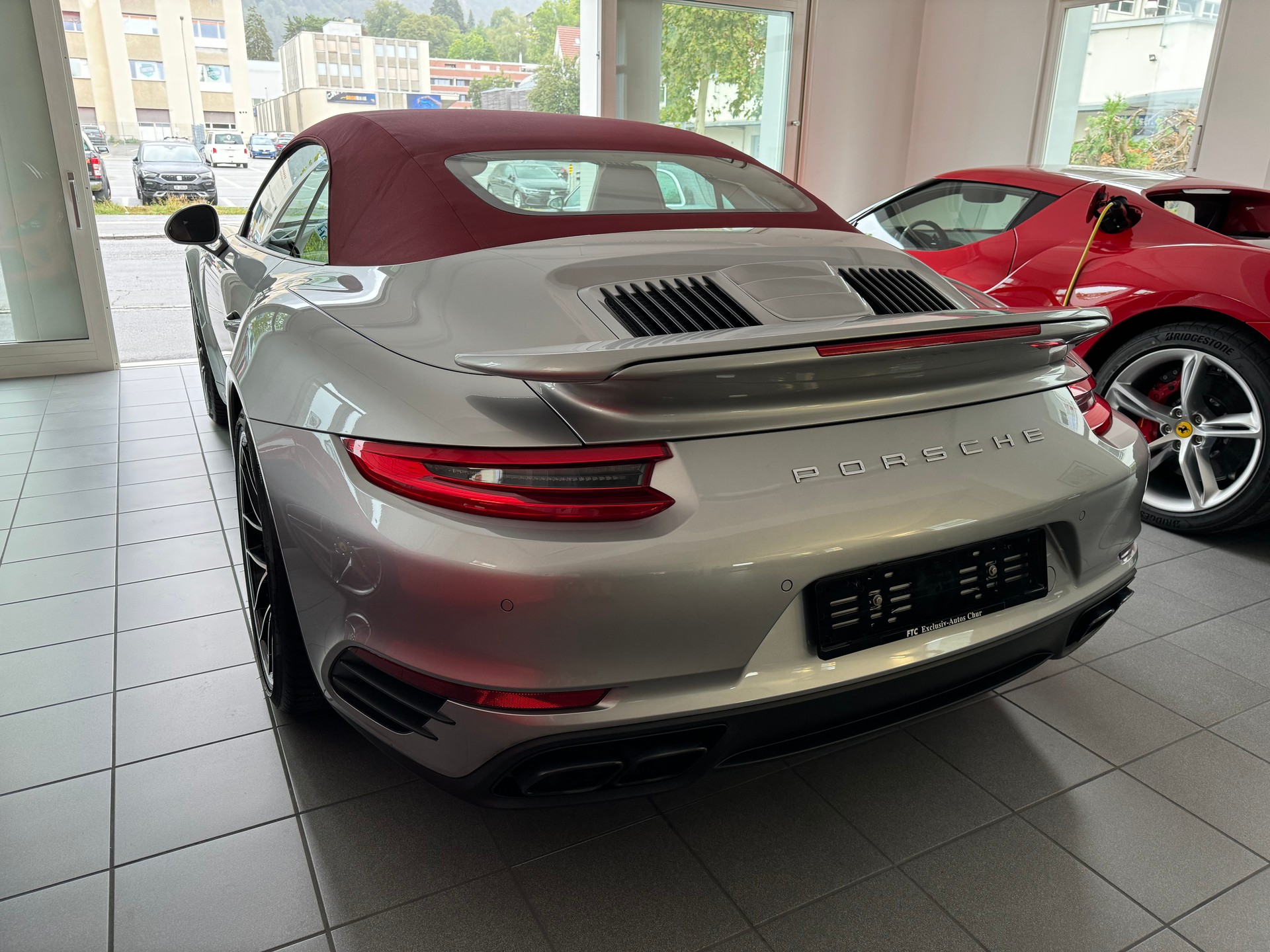 PORSCHE 911 Turbo S Cabrio PDK-image-5