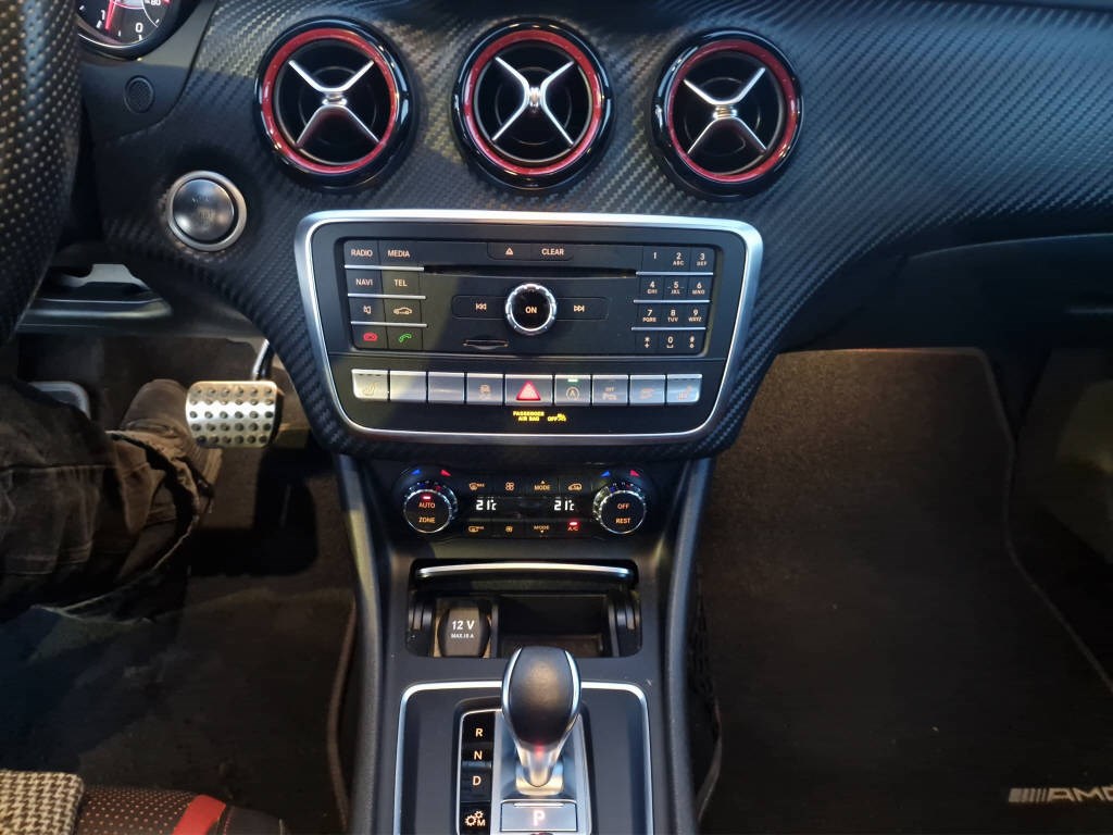 MERCEDES-BENZ A 45 AMG 4m-image-11