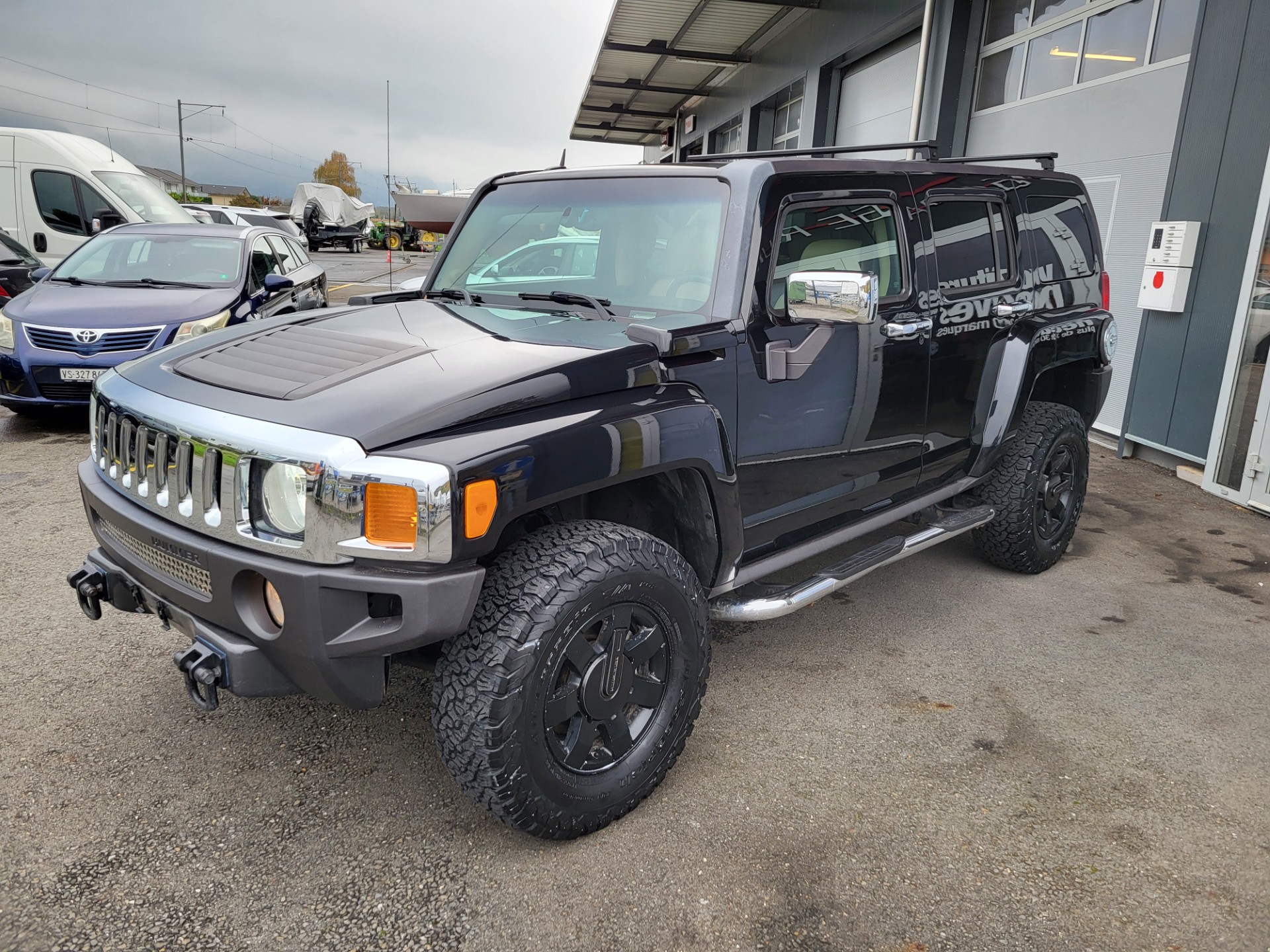 HUMMER H3 3.5 Luxury-showroom-element-2