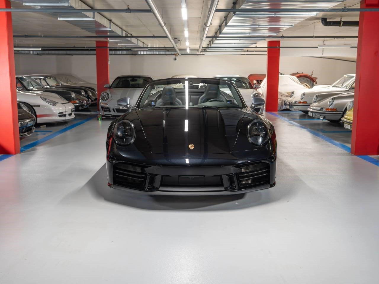PORSCHE 911 Carrera T Cabriolet-showroom-element-1