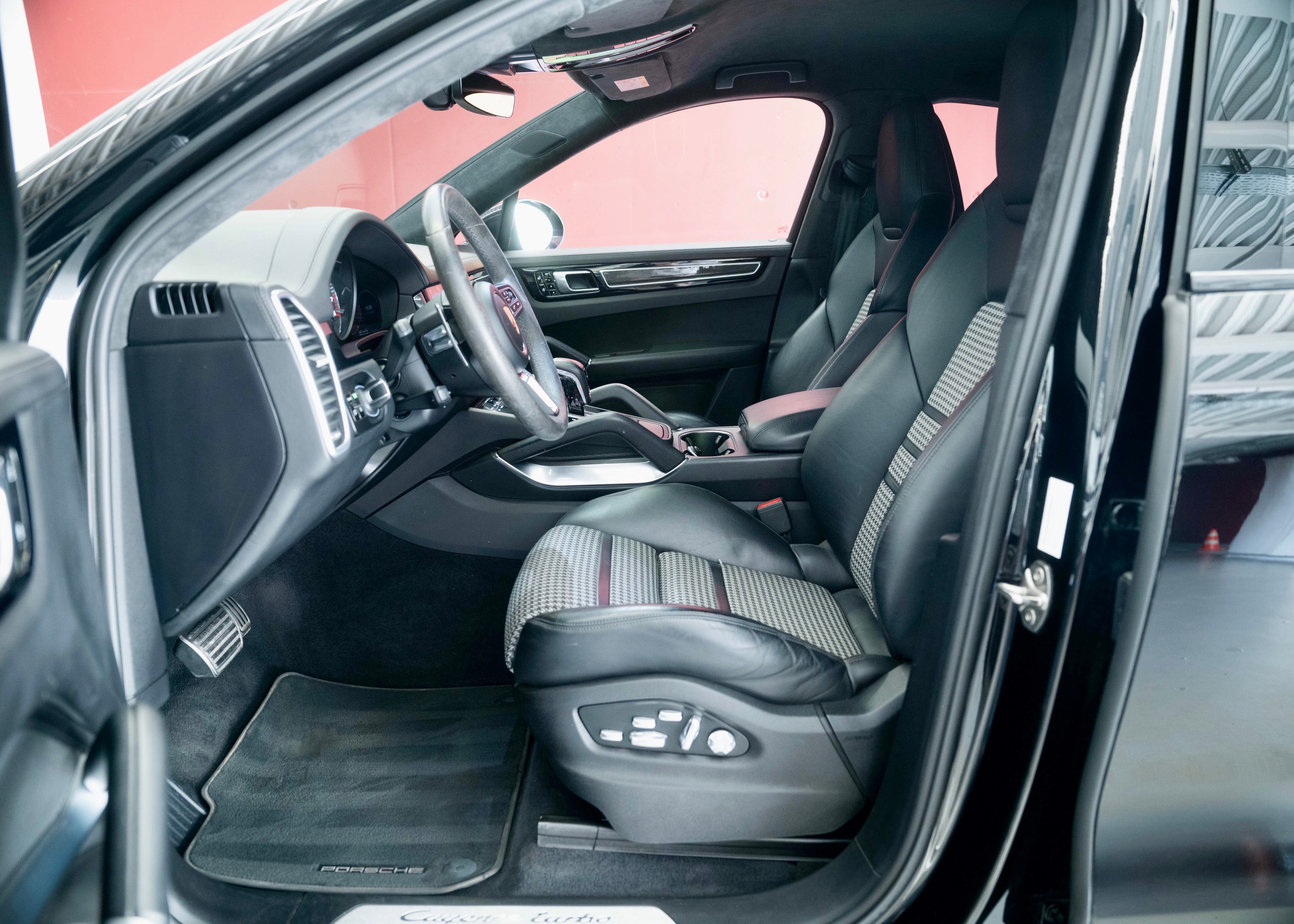 Image PORSCHE CAYENNE Cayenne Turbo Coupé (2nd hand, full Porsche history)