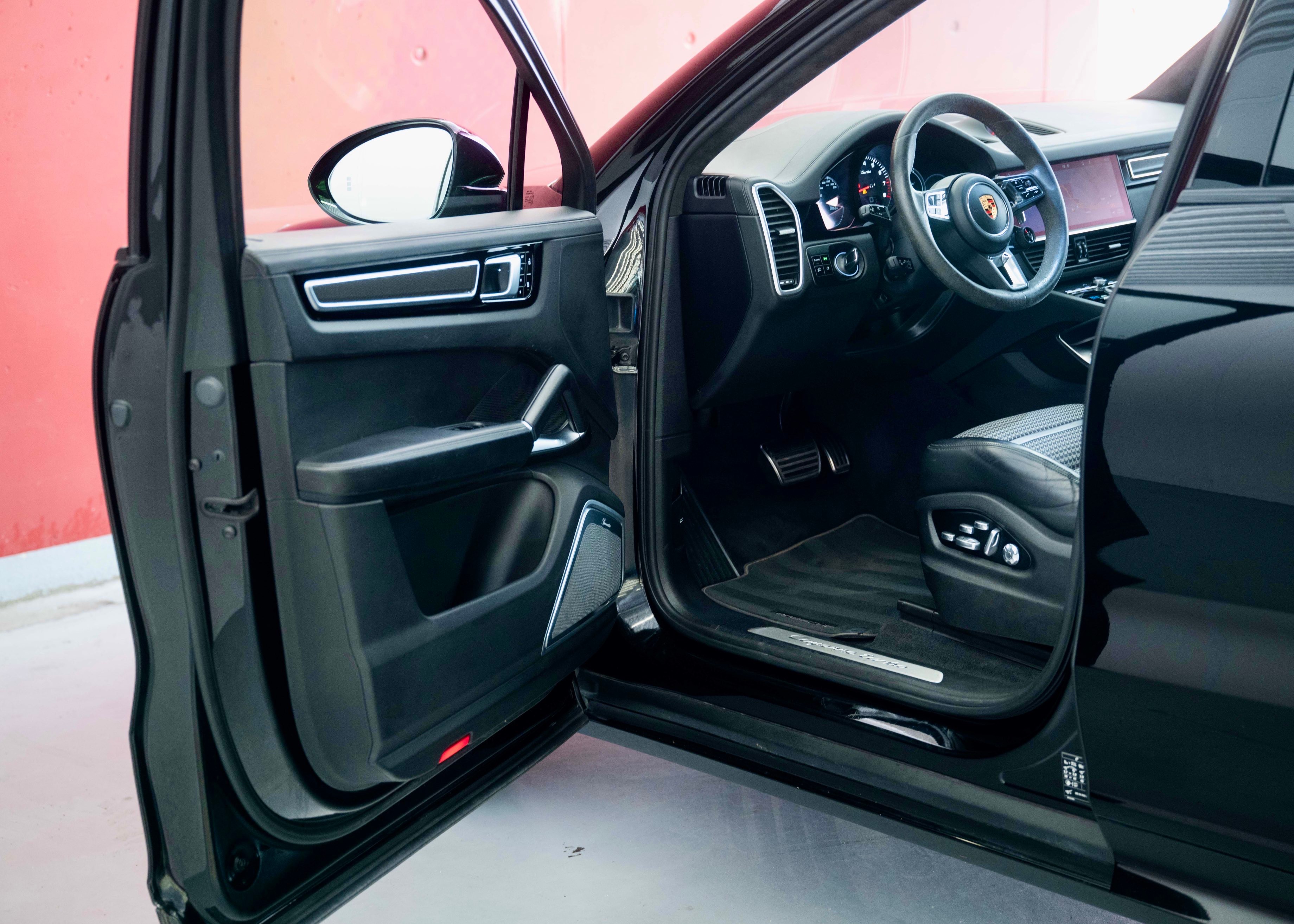 Image PORSCHE CAYENNE Cayenne Turbo Coupé (2nd hand, full Porsche history)