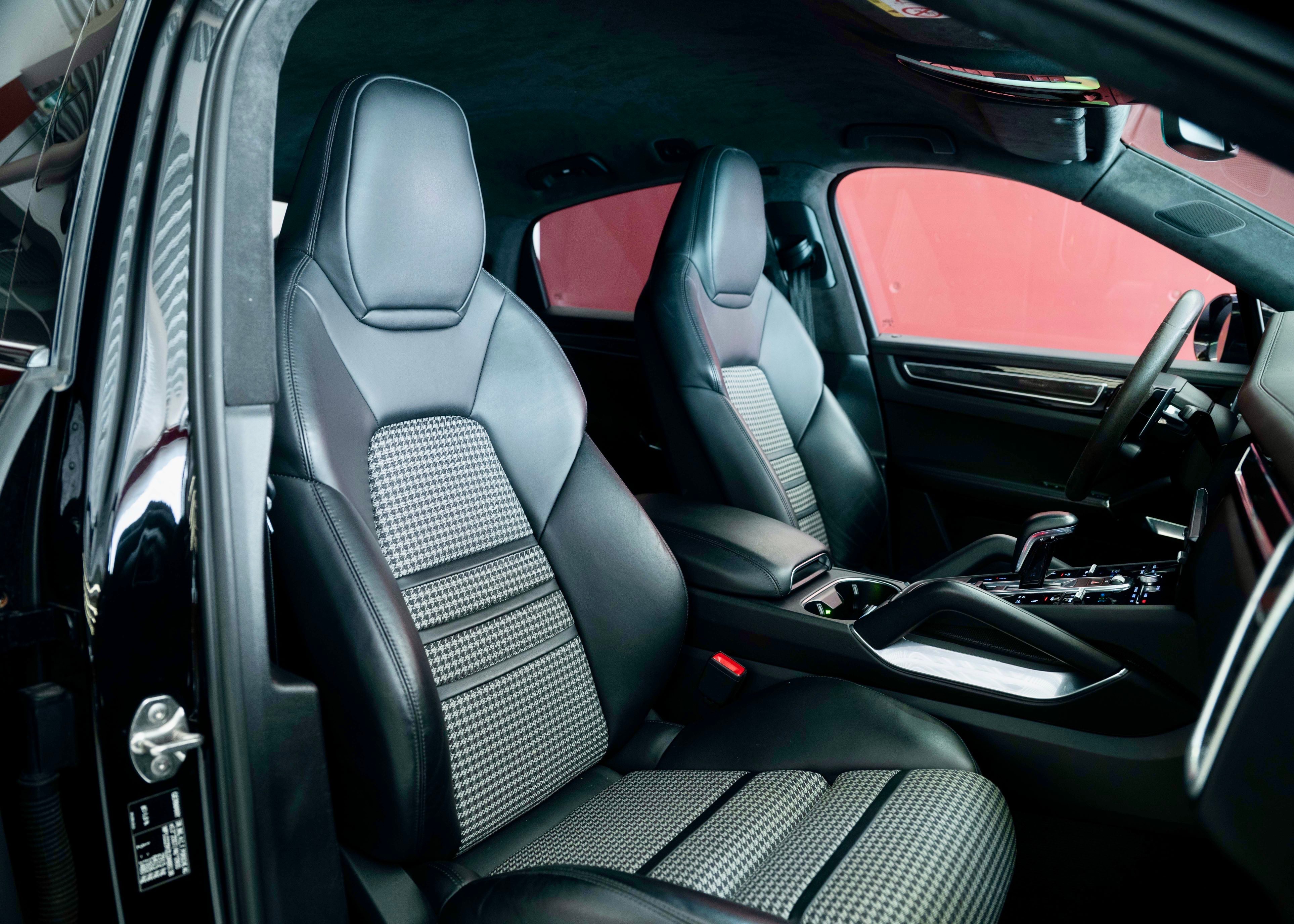 Image PORSCHE CAYENNE Cayenne Turbo Coupé (2nd hand, full Porsche history)