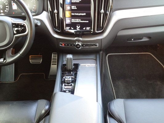 VOLVO XC60 B4 D AWD R-Design-image-5