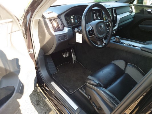 VOLVO XC60 B4 D AWD R-Design-image-8