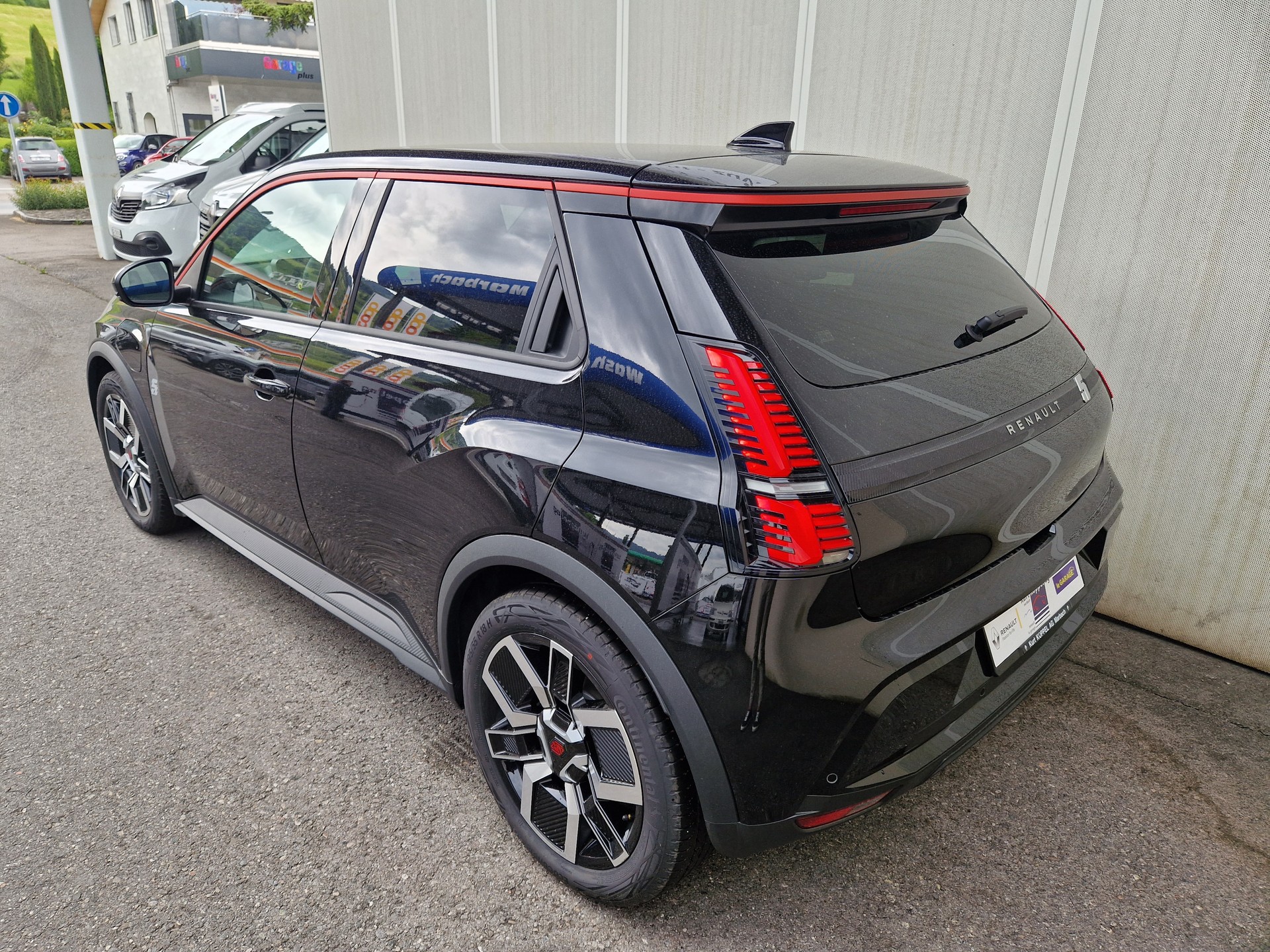 RENAULT 5 E-Tech Comfort Range techno-showroom-element-2