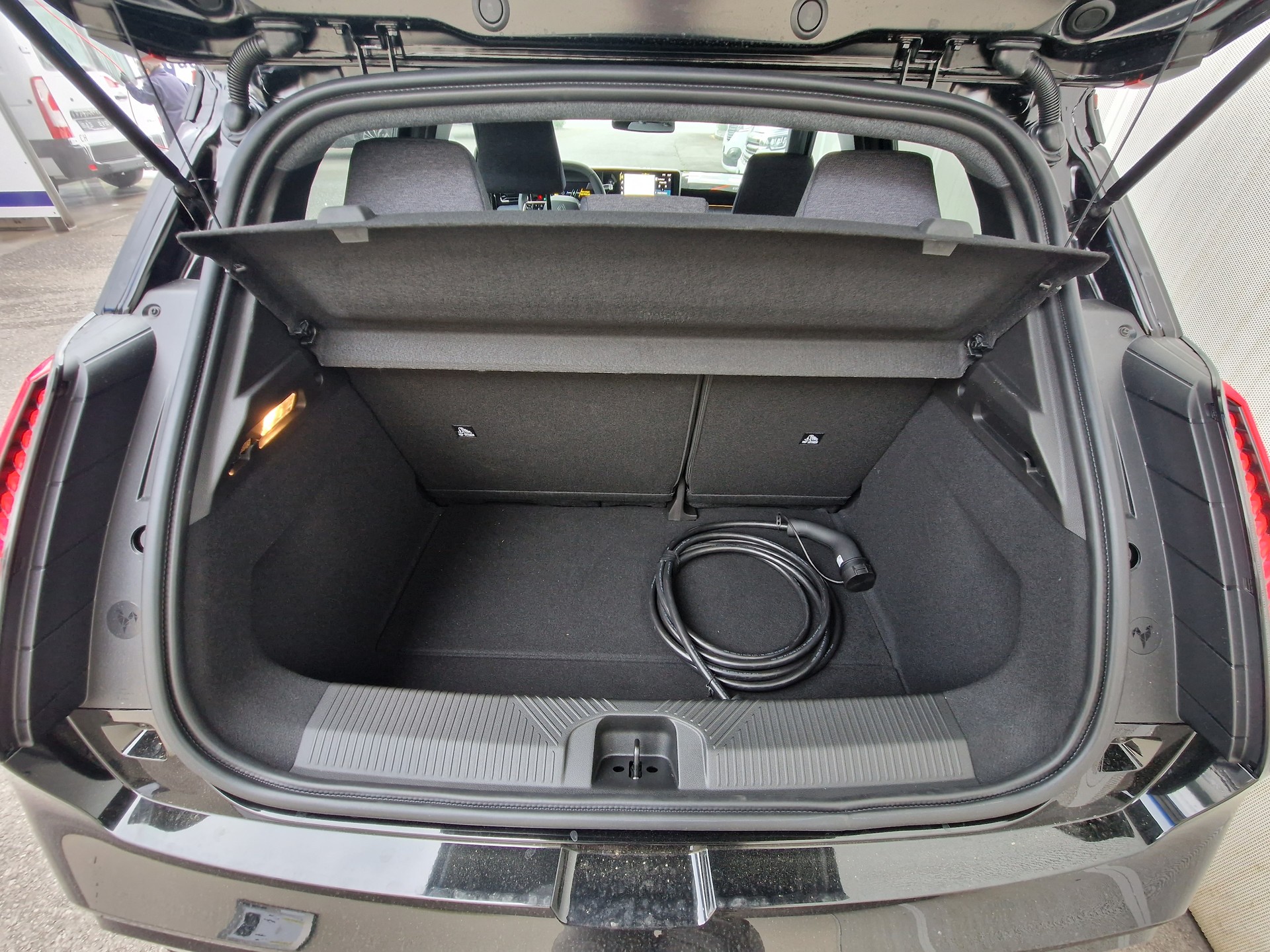 RENAULT 5 E-Tech Comfort Range techno-showroom-element-3