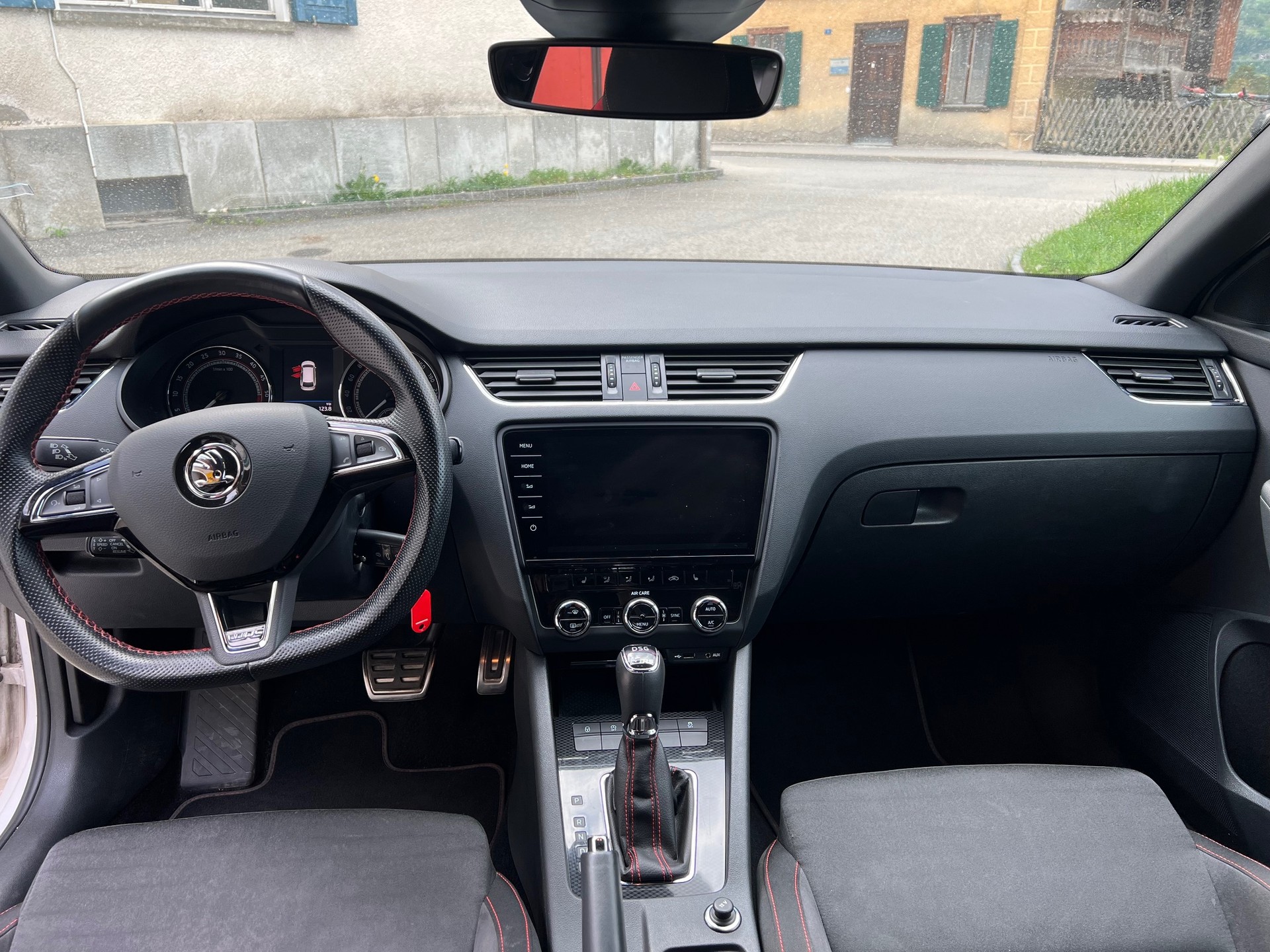 SKODA Octavia Combi 2.0 TDI RS 4x4 DSG-image-5