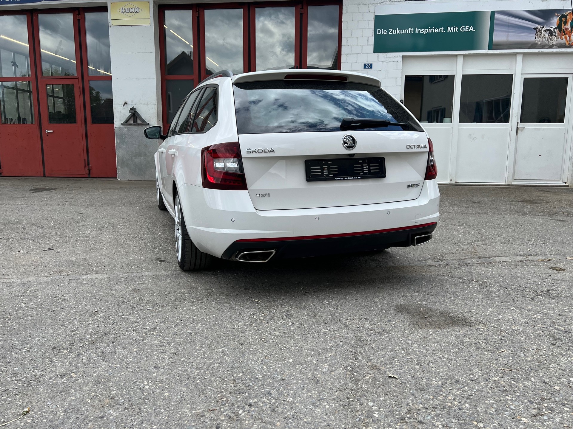 SKODA Octavia Combi 2.0 TDI RS 4x4 DSG-image-4